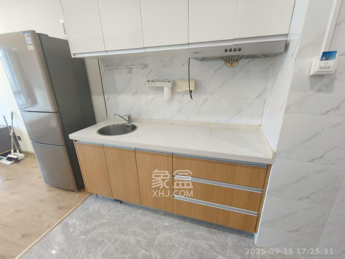 中交广场公寓 1室1厅1卫 1700.0元/月 中交广场公寓 1室1厅1卫 1700.0元/月室内图