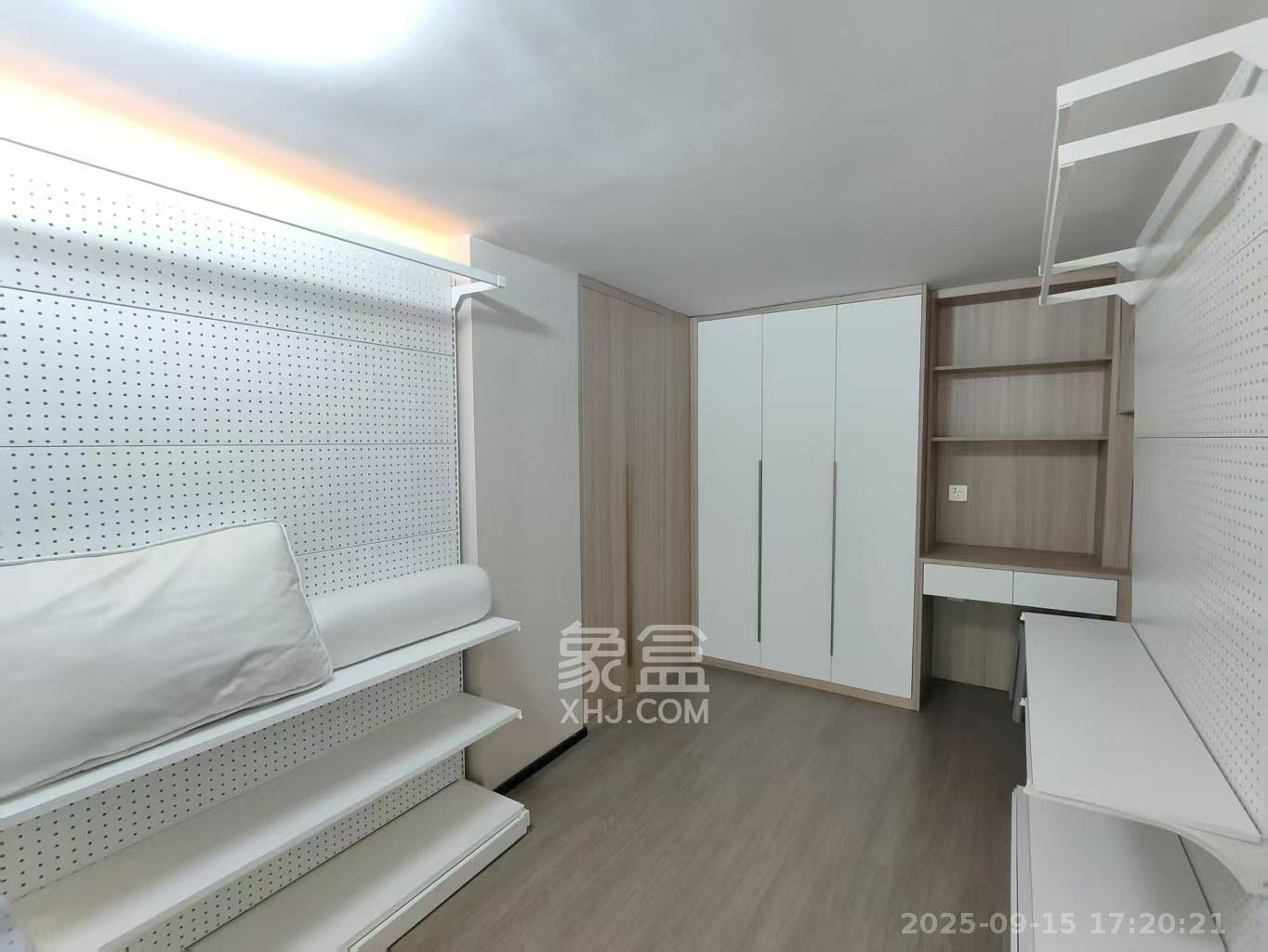 中一鲲出（鲲鹏府）  2室1厅1卫    2400.0元/月室内图