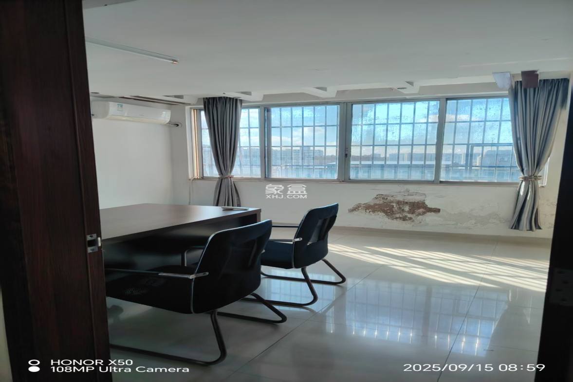 金茂大厦 4室2厅2卫 3200.0元/月 金茂大厦 4室2厅2卫 3200.0元/月室内图