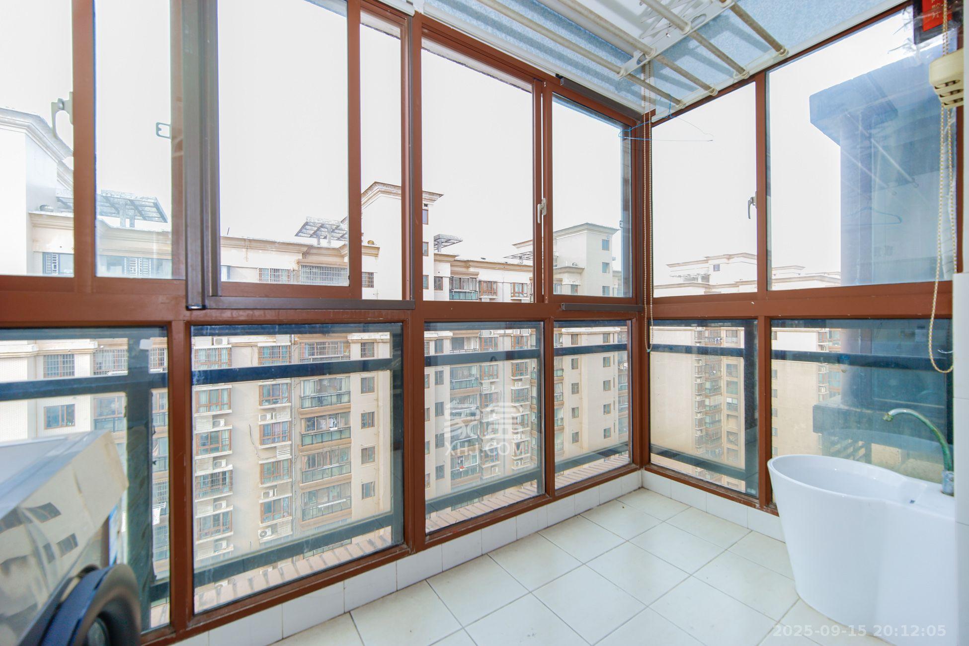 鑫天山水洲城 6室2厅3卫 5600.0元/月 鑫天山水洲城 6室2厅3卫 5600.0元/月室内图