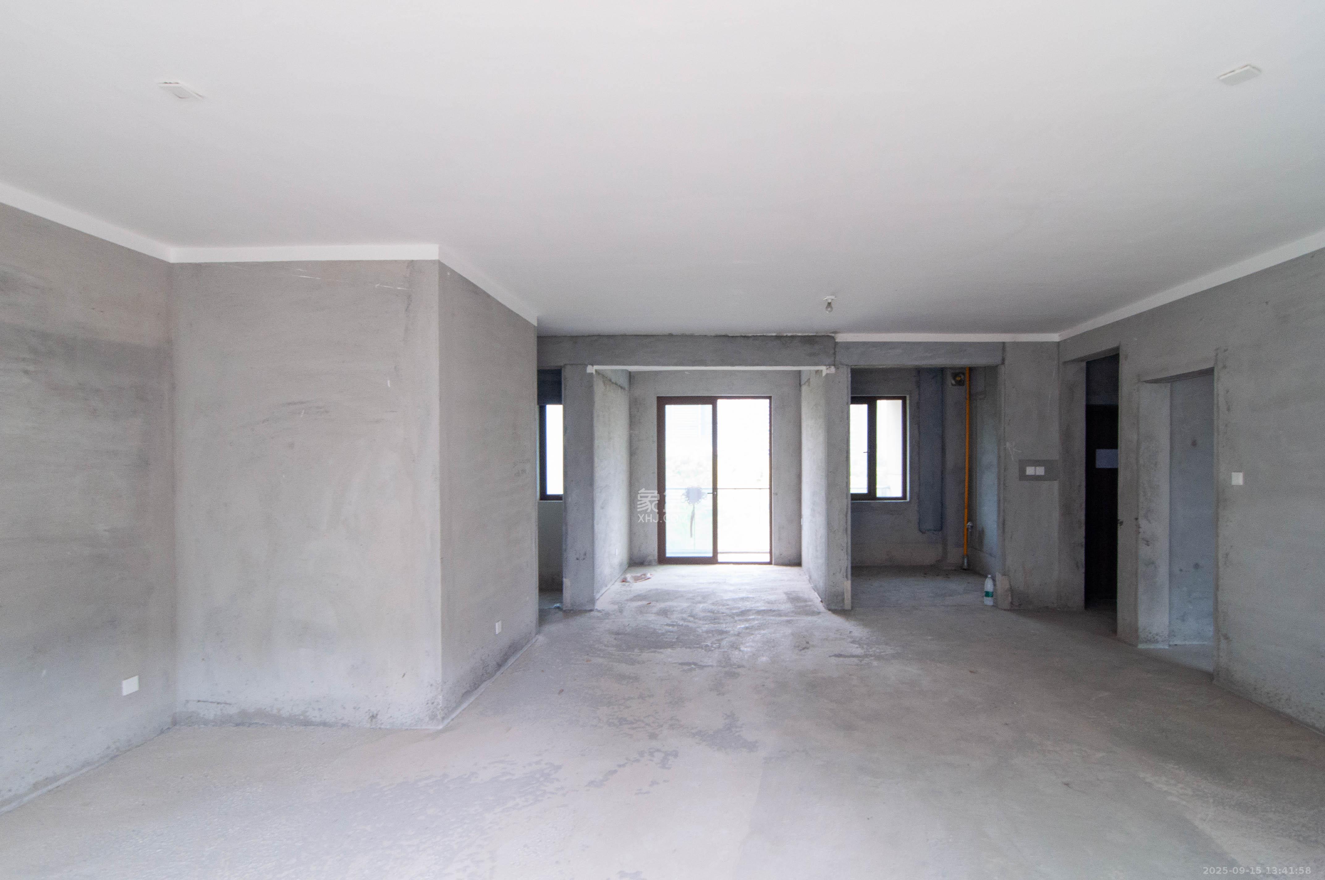 绿地麓湖郡 4室2厅2卫 208.0万 绿地麓湖郡 4室2厅2卫 208.0万客厅