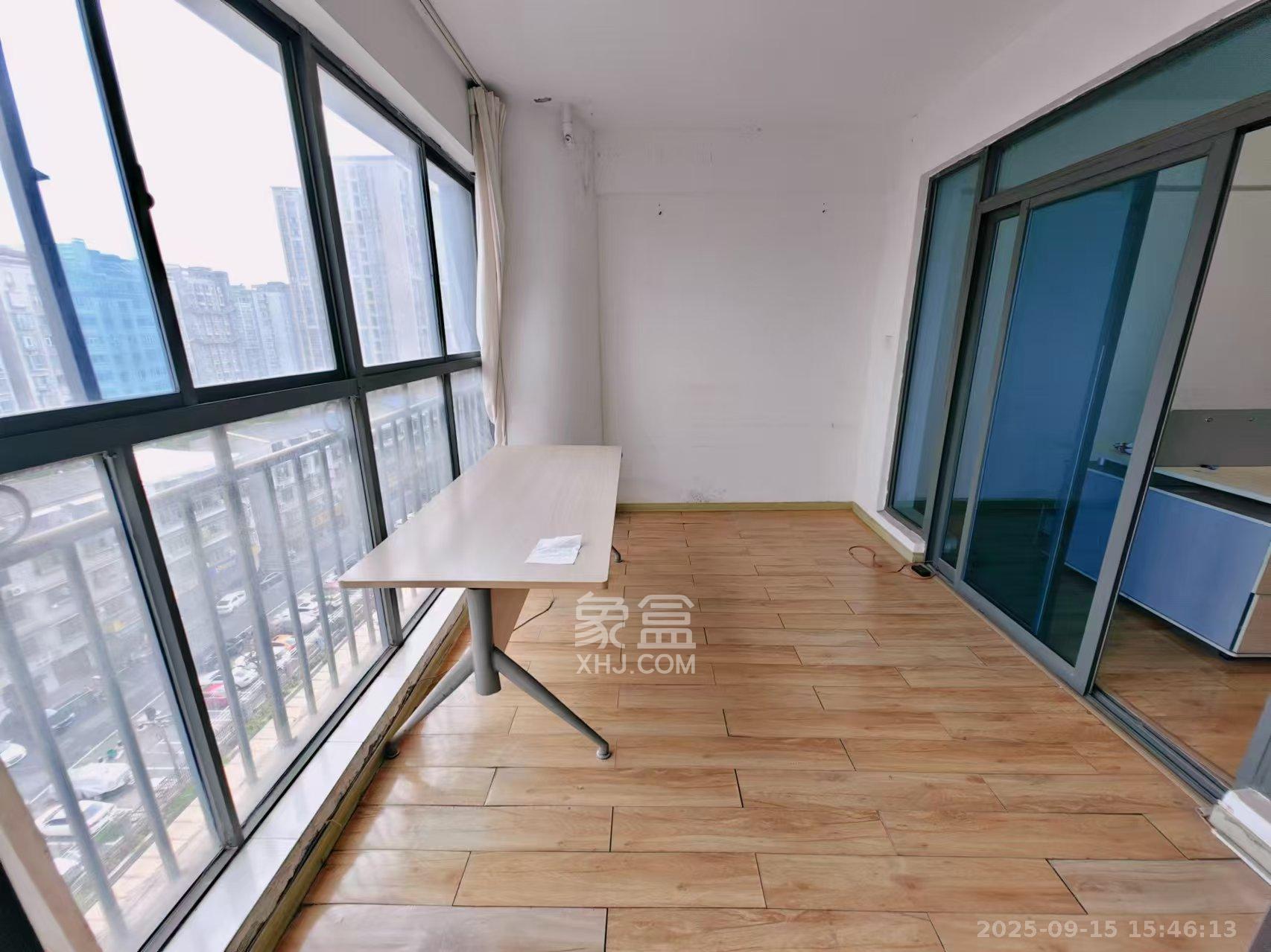 BOBO天下城(CTA财富中心) 2室2厅1卫 2400.0元/月 BOBO天下城(CTA财富中心) 2室2厅1卫 2400.0元/月室内图