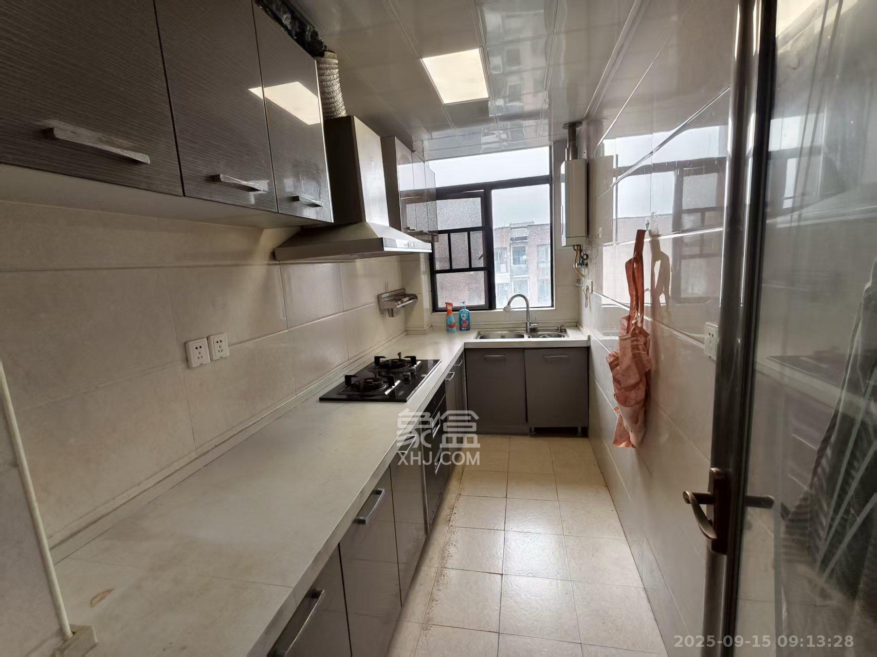 阳光100三期 3室2厅1卫 2400.0元/月 阳光100三期 3室2厅1卫 2400.0元/月室内图