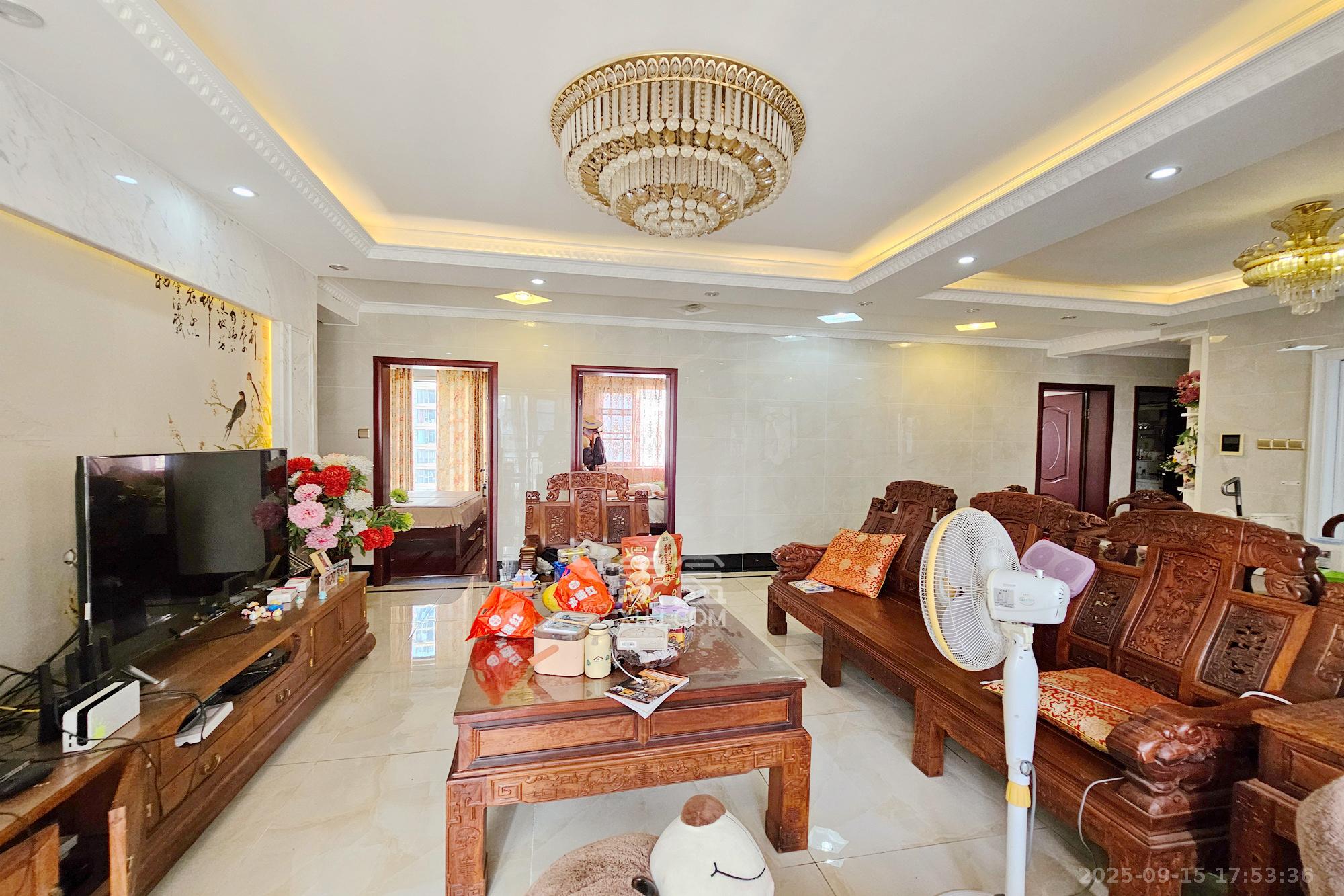 雨花公馆(紫苔名苑) 4室2厅2卫 155.0万 雨花公馆(紫苔名苑) 4室2厅2卫 155.0万客厅