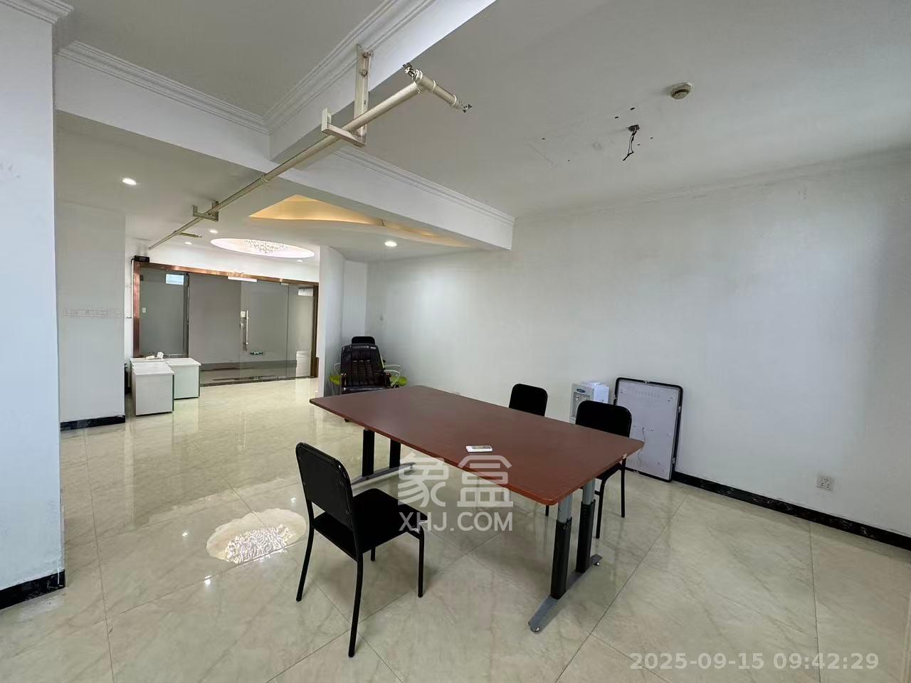 长房中庭国际(东郡华蓉广场) 2室1厅1卫 6300.0元/月 长房中庭国际(东郡华蓉广场) 2室1厅1卫 6300.0元/月室内图