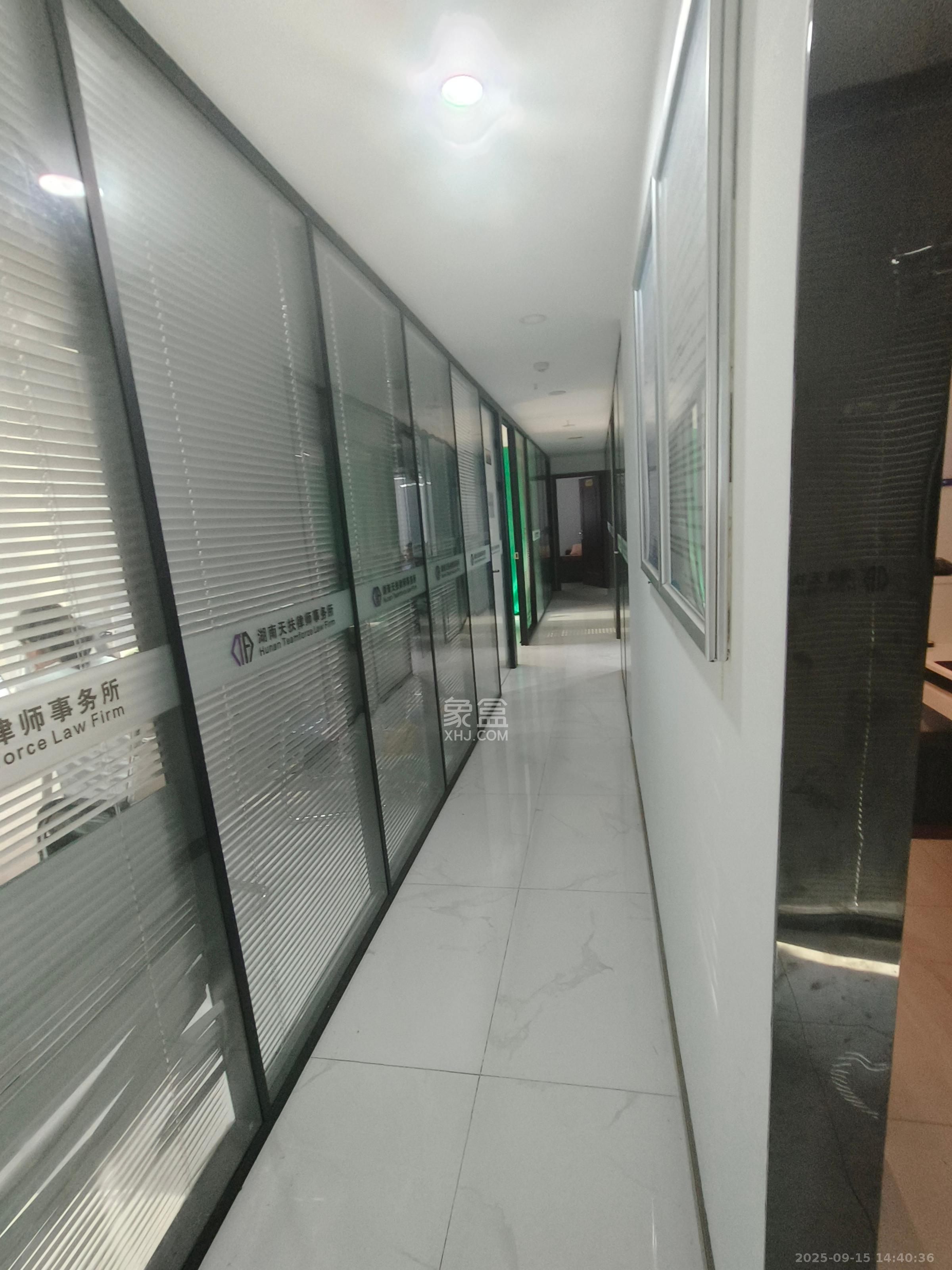 长房时代城   288.0㎡      14976.0元/月室内图