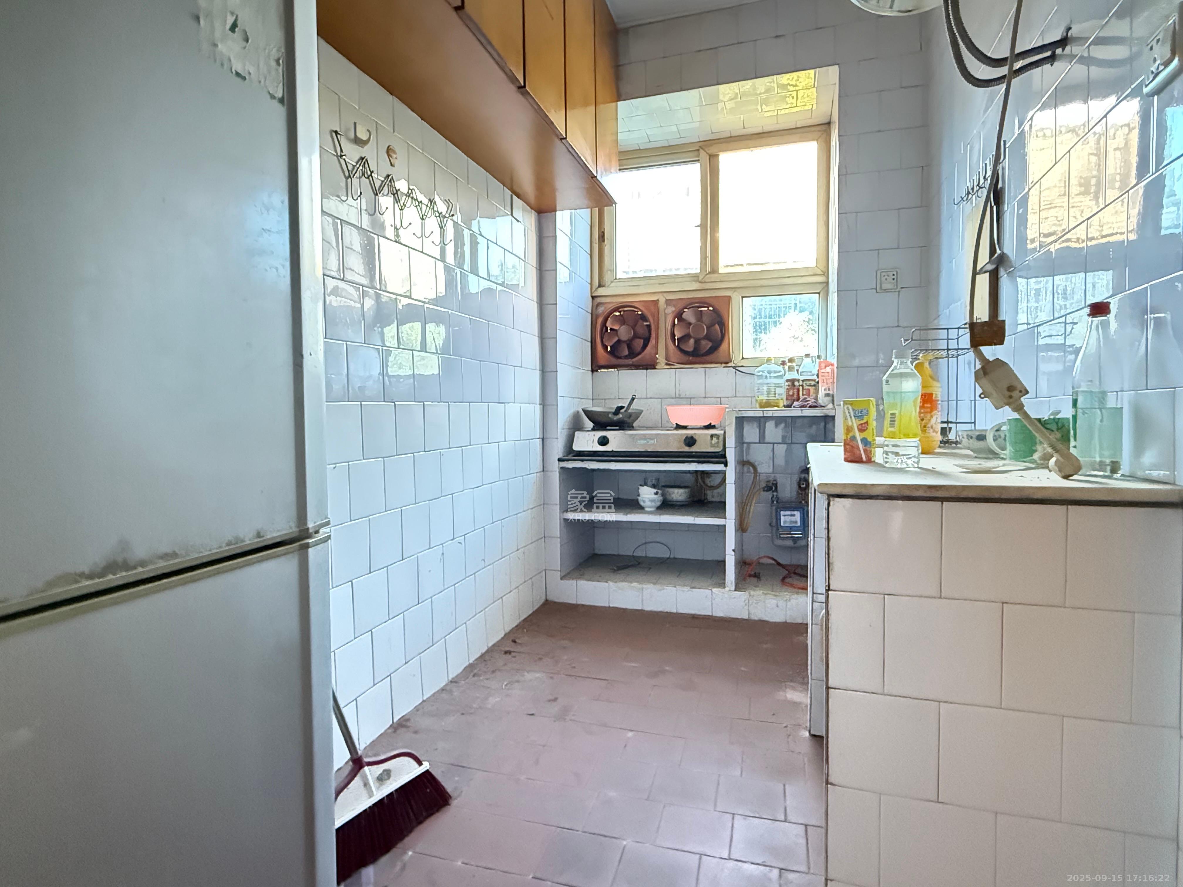 赤岗小区(一二三片) 2室1厅1卫 1300.0元/月 赤岗小区(一二三片) 2室1厅1卫 1300.0元/月室内图