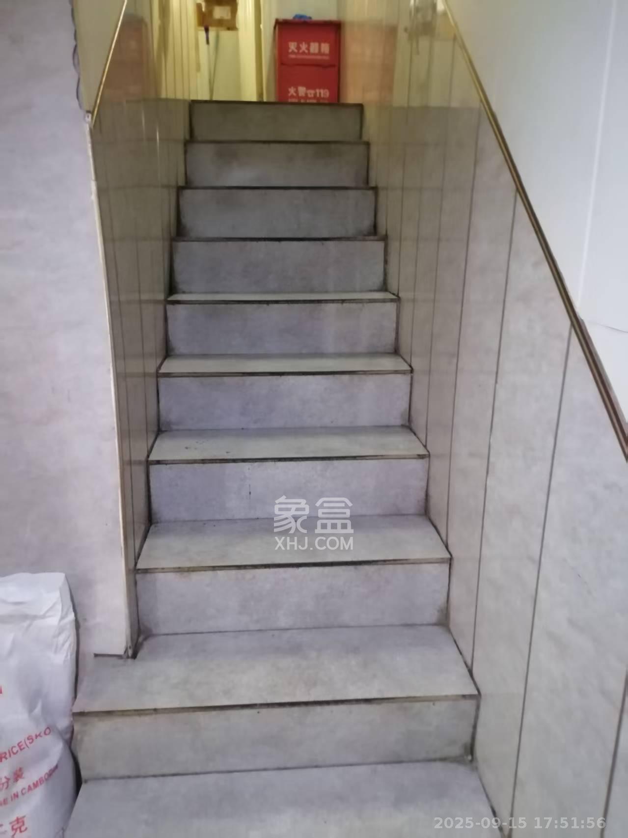 营盘东路、营盘西路散盘   1000.0㎡      6800.0元/月室内图