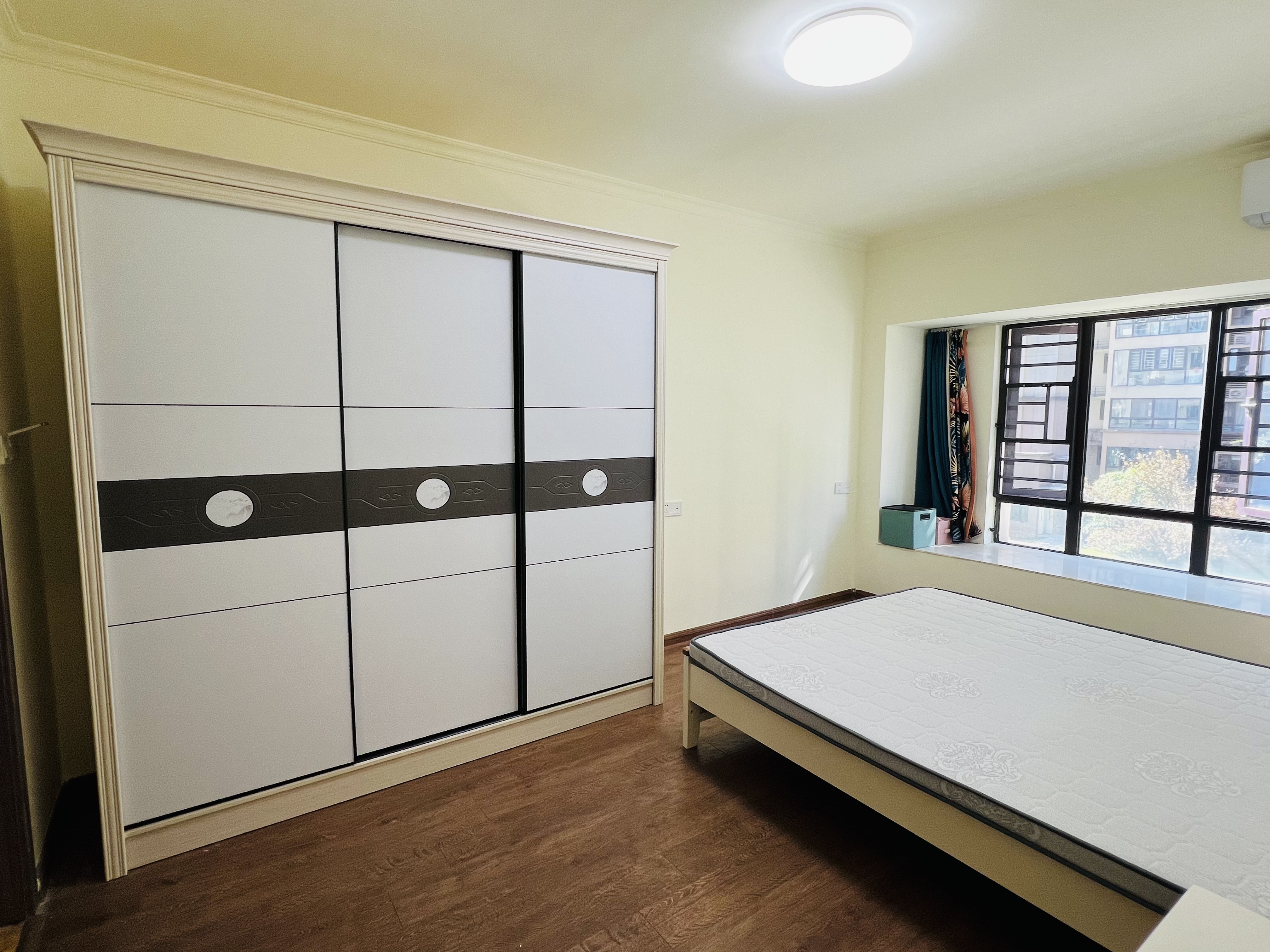 碧桂园 4室2厅2卫 2400.0元/月 碧桂园 4室2厅2卫 2400.0元/月室内图