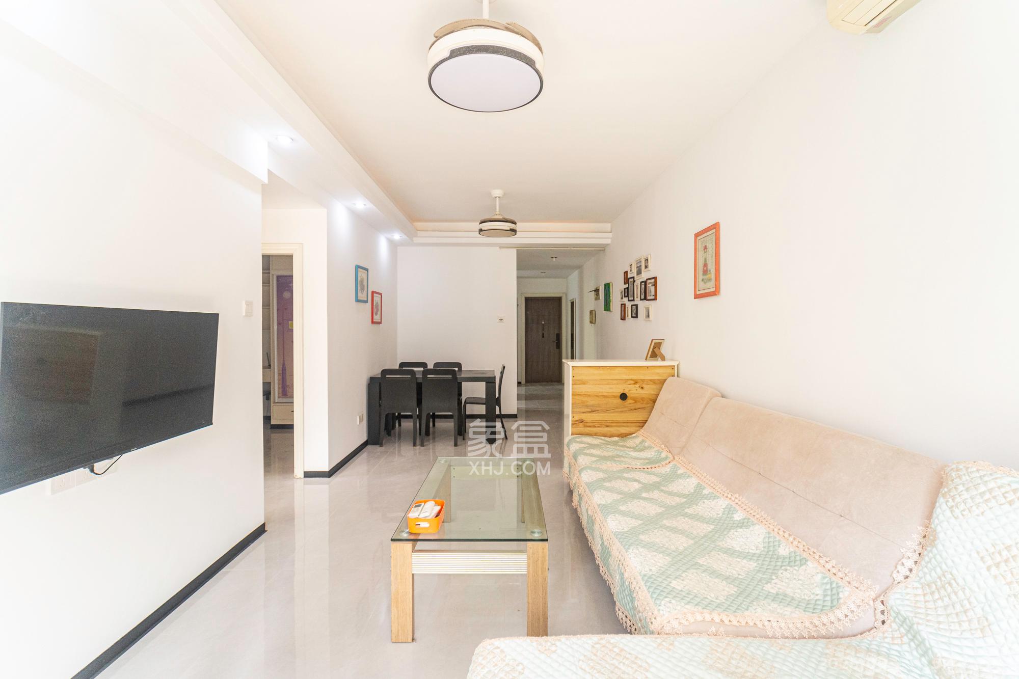 恒基凯旋门一二期 3室2厅1卫 56.8万 恒基凯旋门一二期 3室2厅1卫 56.8万客厅