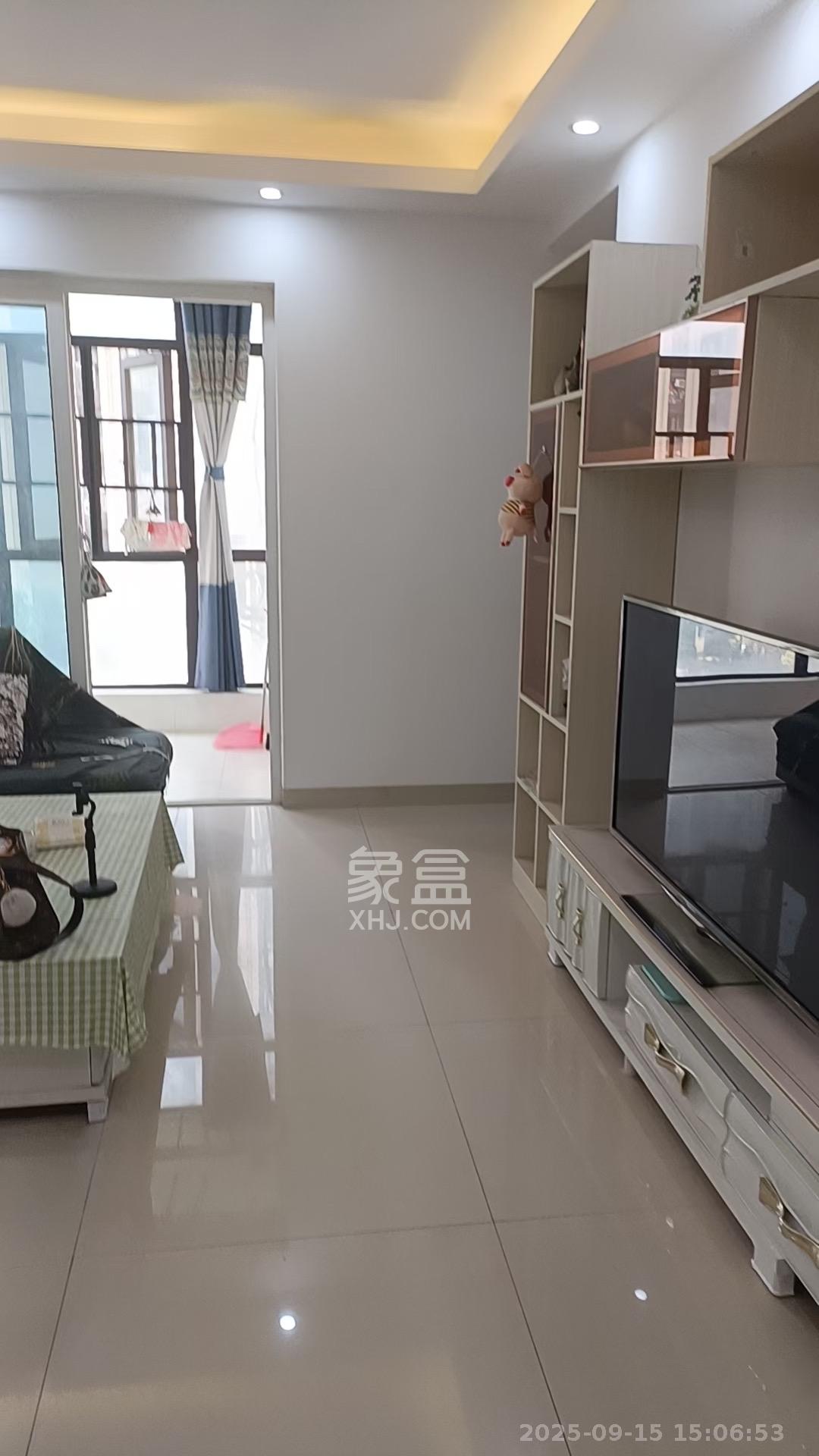 绿地之窗  2室2厅1卫    2000.0元/月室内图