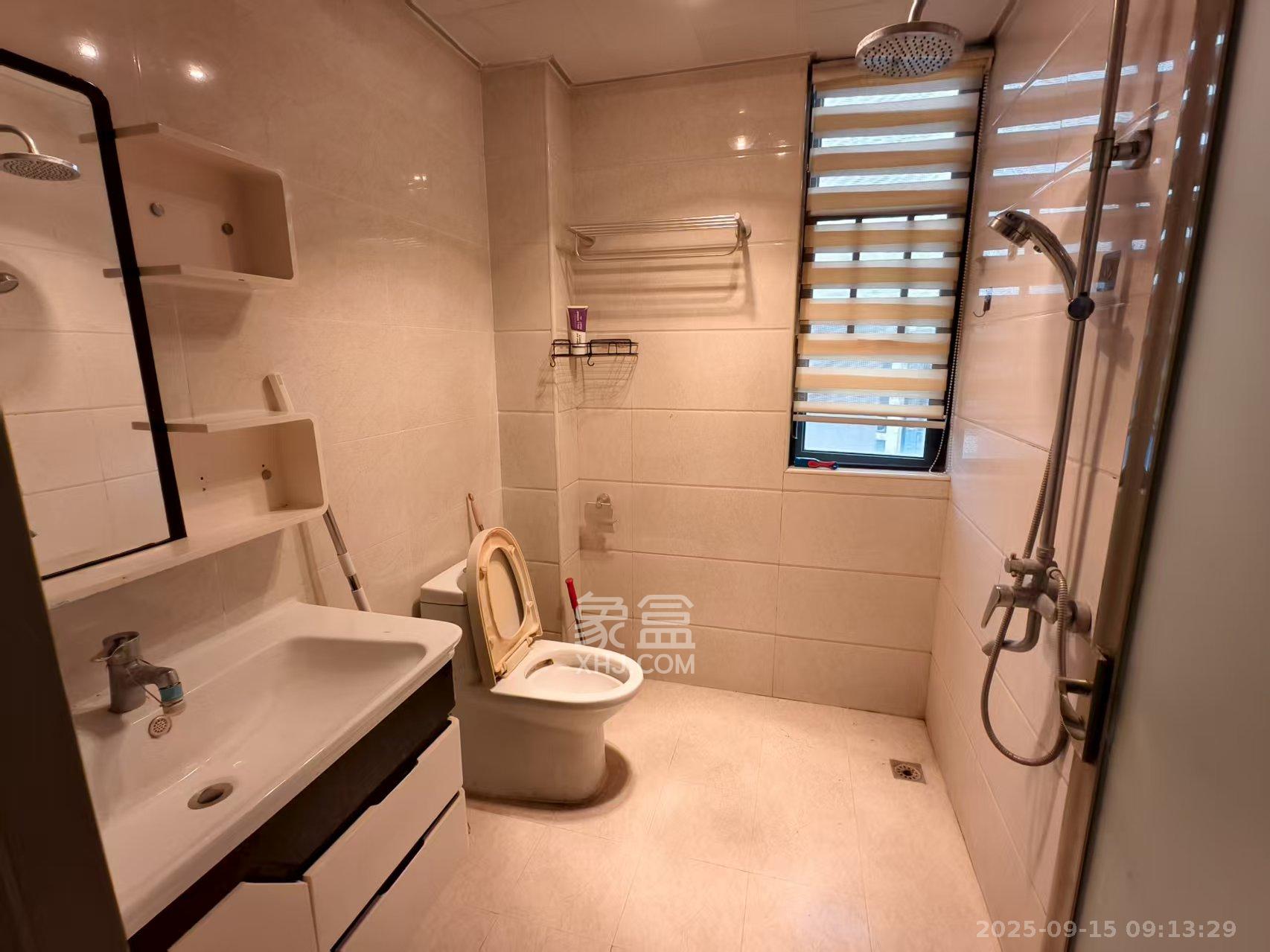 阳光100三期 3室2厅1卫 2400.0元/月 阳光100三期 3室2厅1卫 2400.0元/月室内图