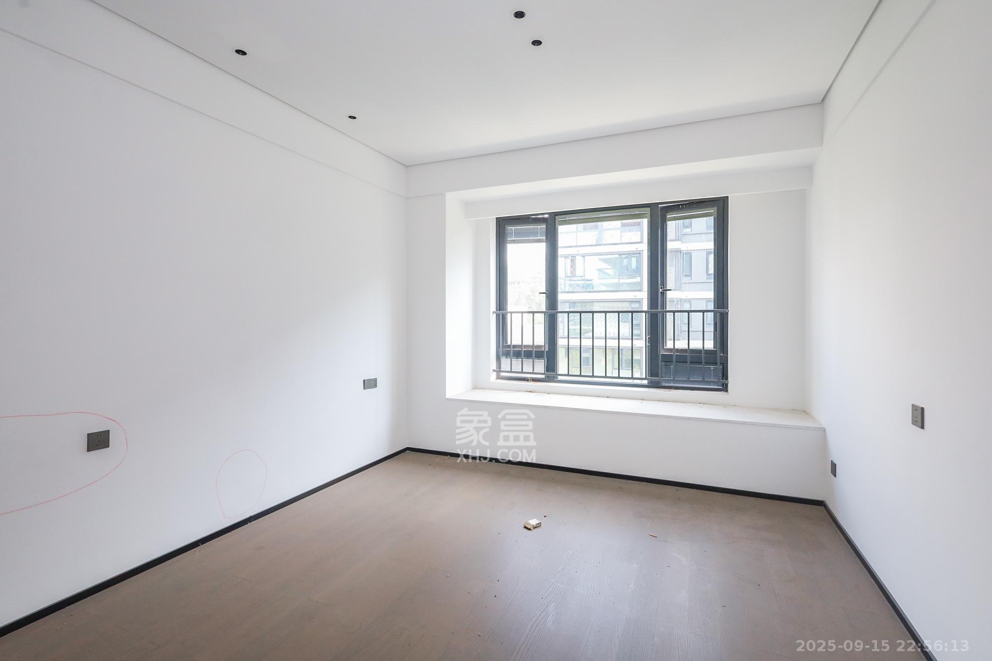 万科森林公园  4室2厅3卫    450.0万卧室