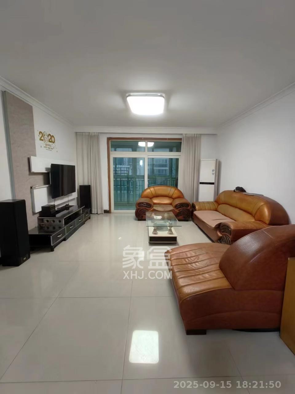 麓谷加州阳光 3室2厅2卫 2800.0元/月 麓谷加州阳光 3室2厅2卫 2800.0元/月室内图