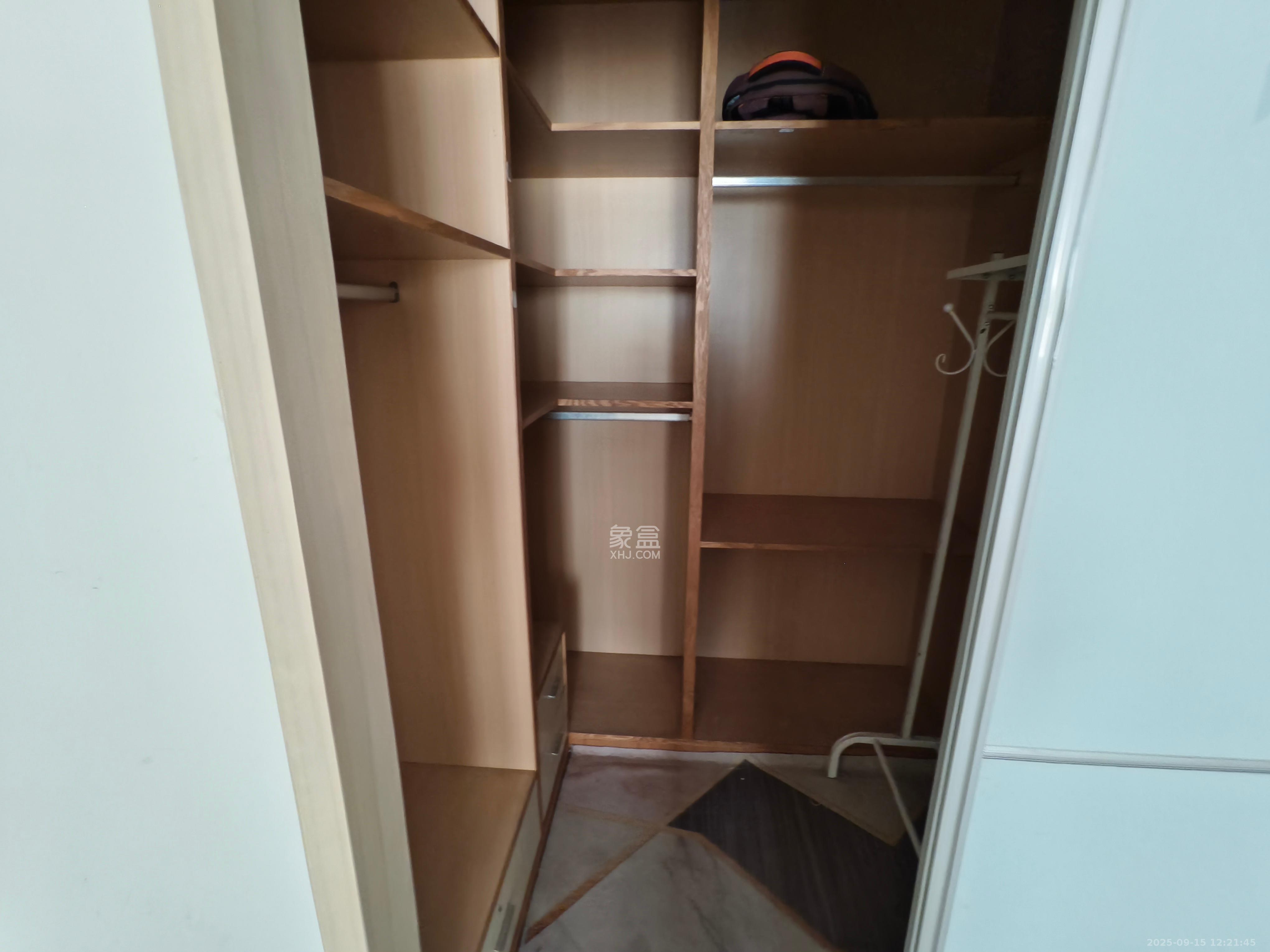 都江新城(都江新苑) 2室2厅1卫 2800.0元/月 都江新城(都江新苑) 2室2厅1卫 2800.0元/月室内图