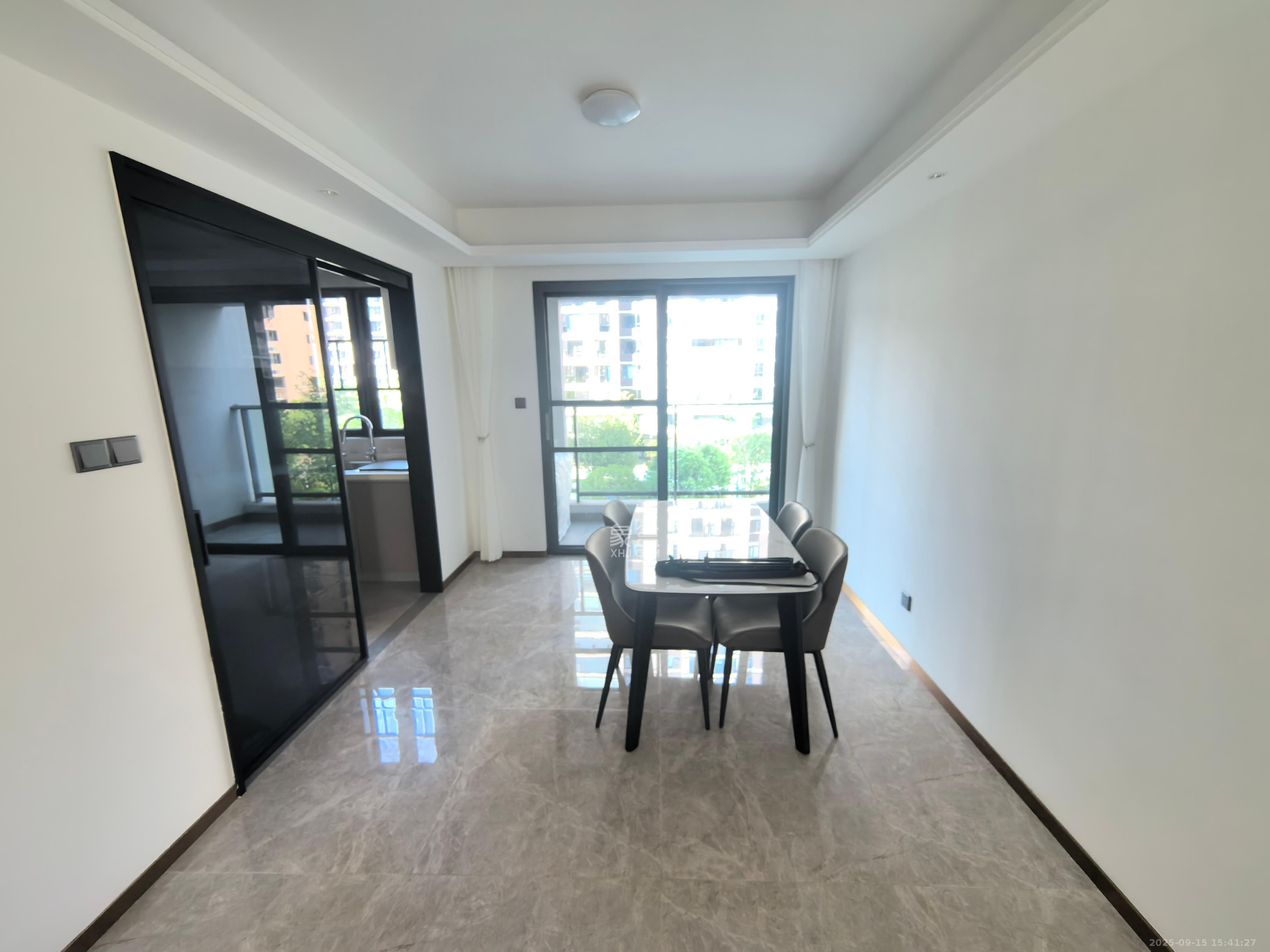 招商雍山湖  4室2厅2卫    4300.0元/月室内图