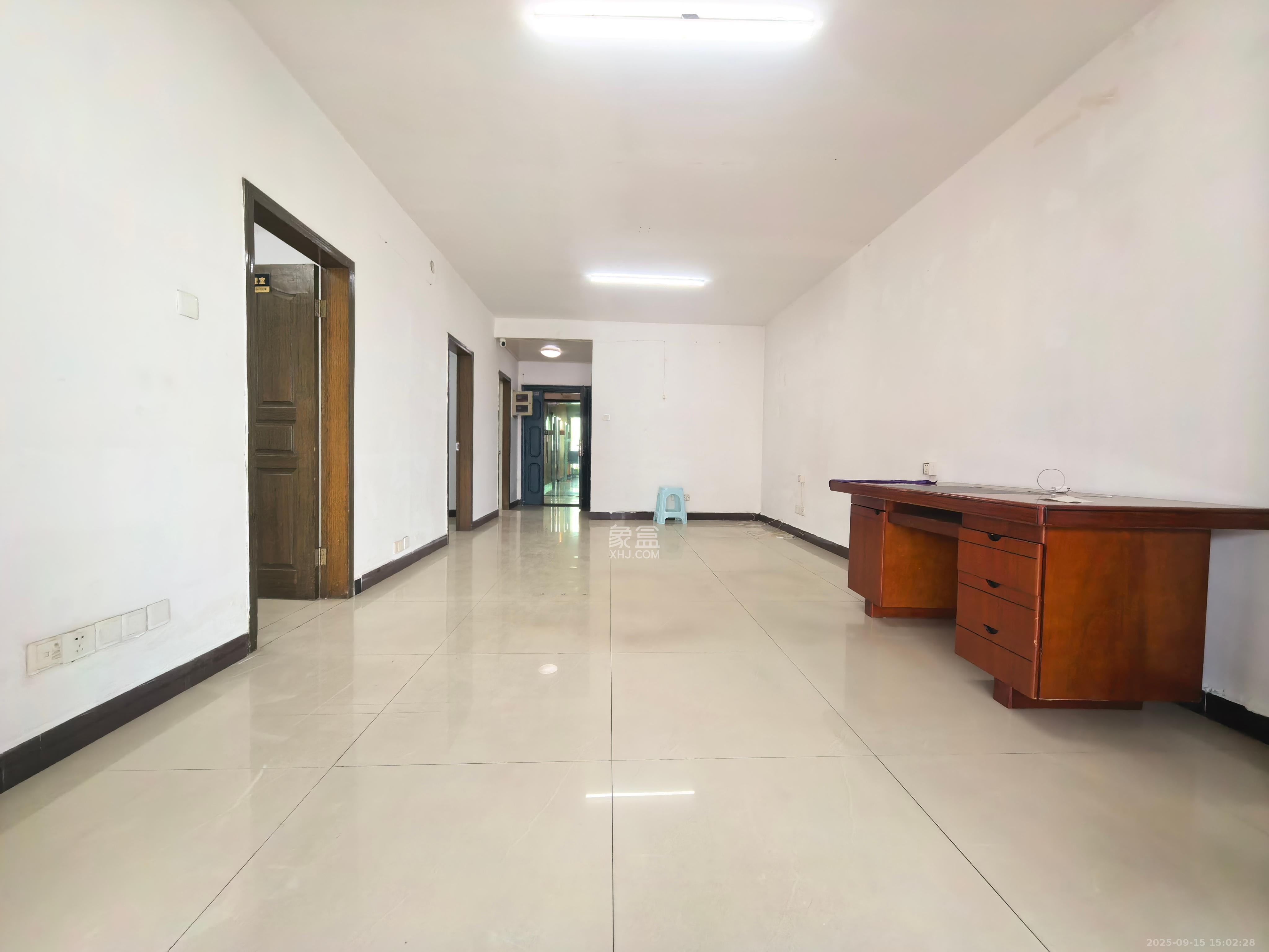 兴威名座  2室2厅1卫    2500.0元/月 兴威名座  2室2厅1卫    2500.0元/月室内图