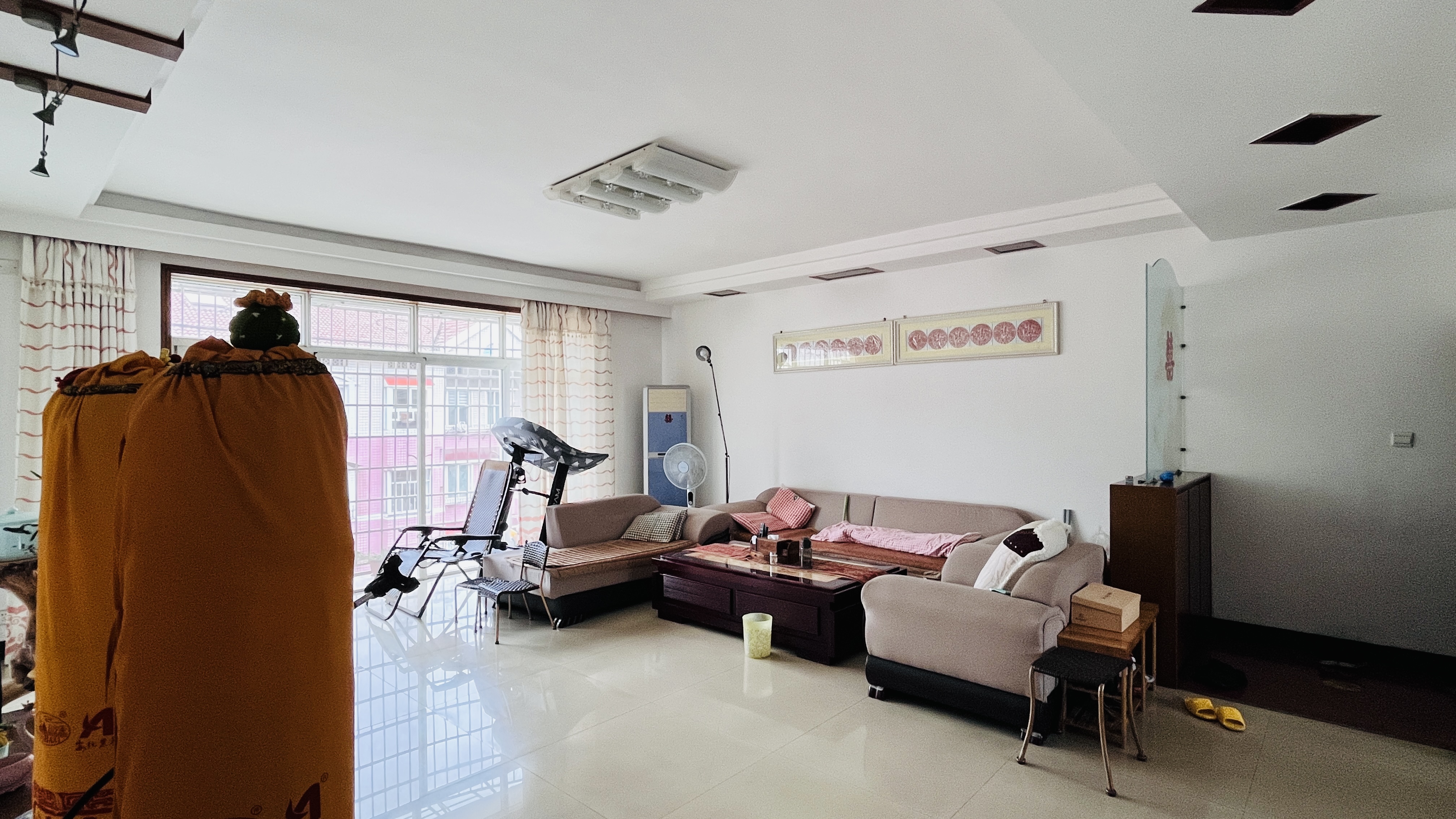 农业银行家属区 4室2厅2卫 92.8万 农业银行家属区 4室2厅2卫 92.8万室内图