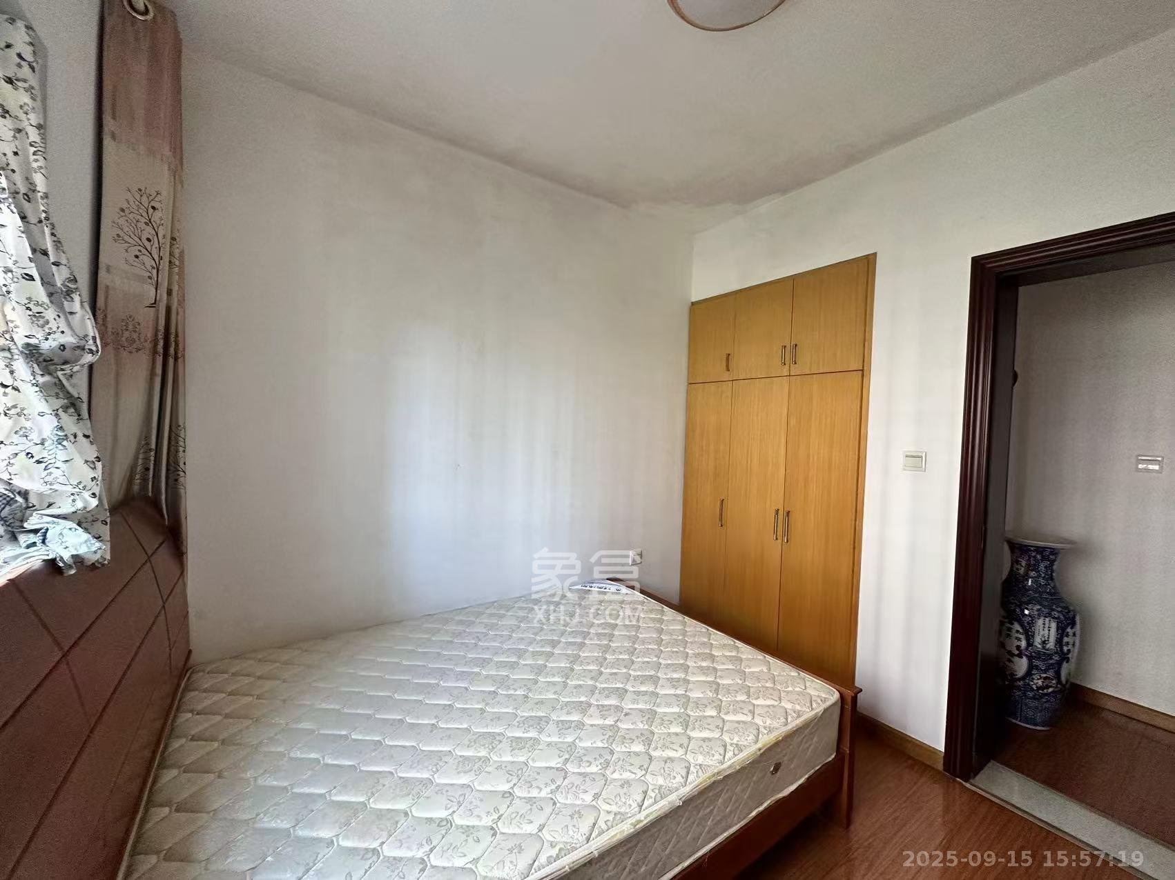 山水新城 2室2厅1卫 1700.0元/月 山水新城 2室2厅1卫 1700.0元/月室内图