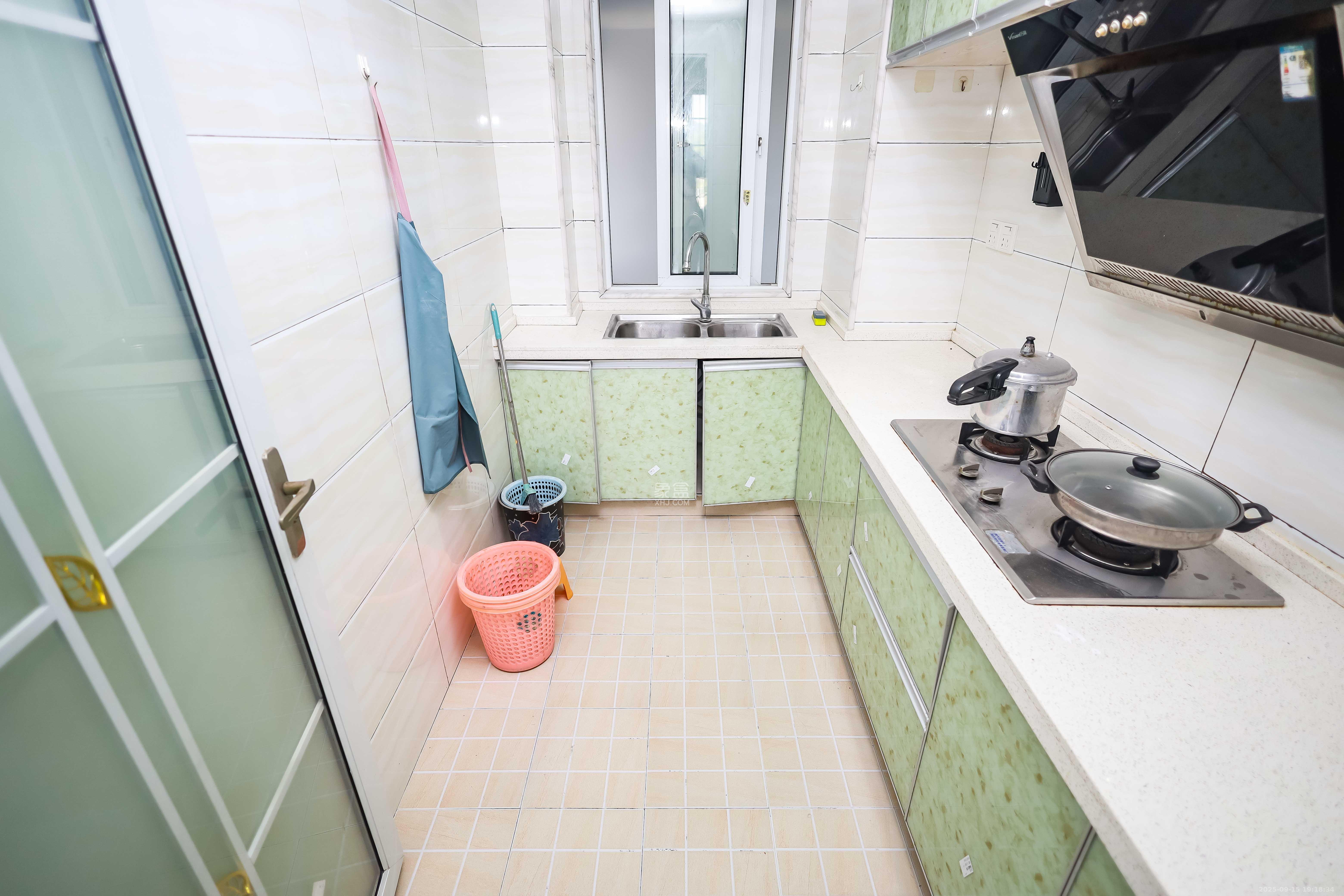 天麓尚层  3室1厅2卫    76.8万厨房