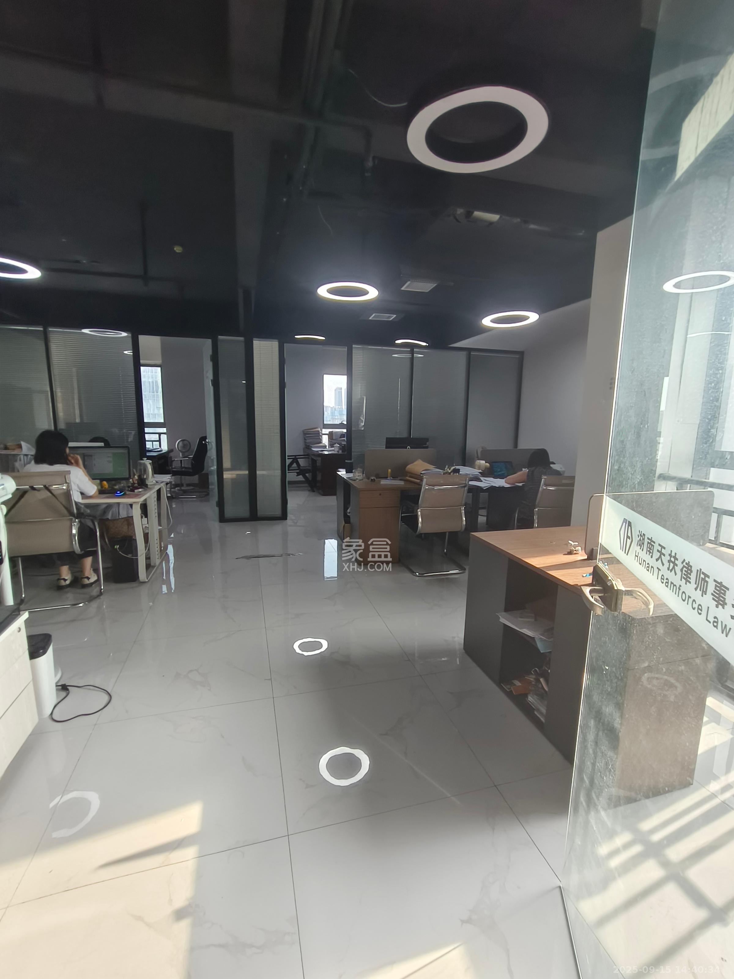 长房时代城   288.0㎡      14976.0元/月室内图