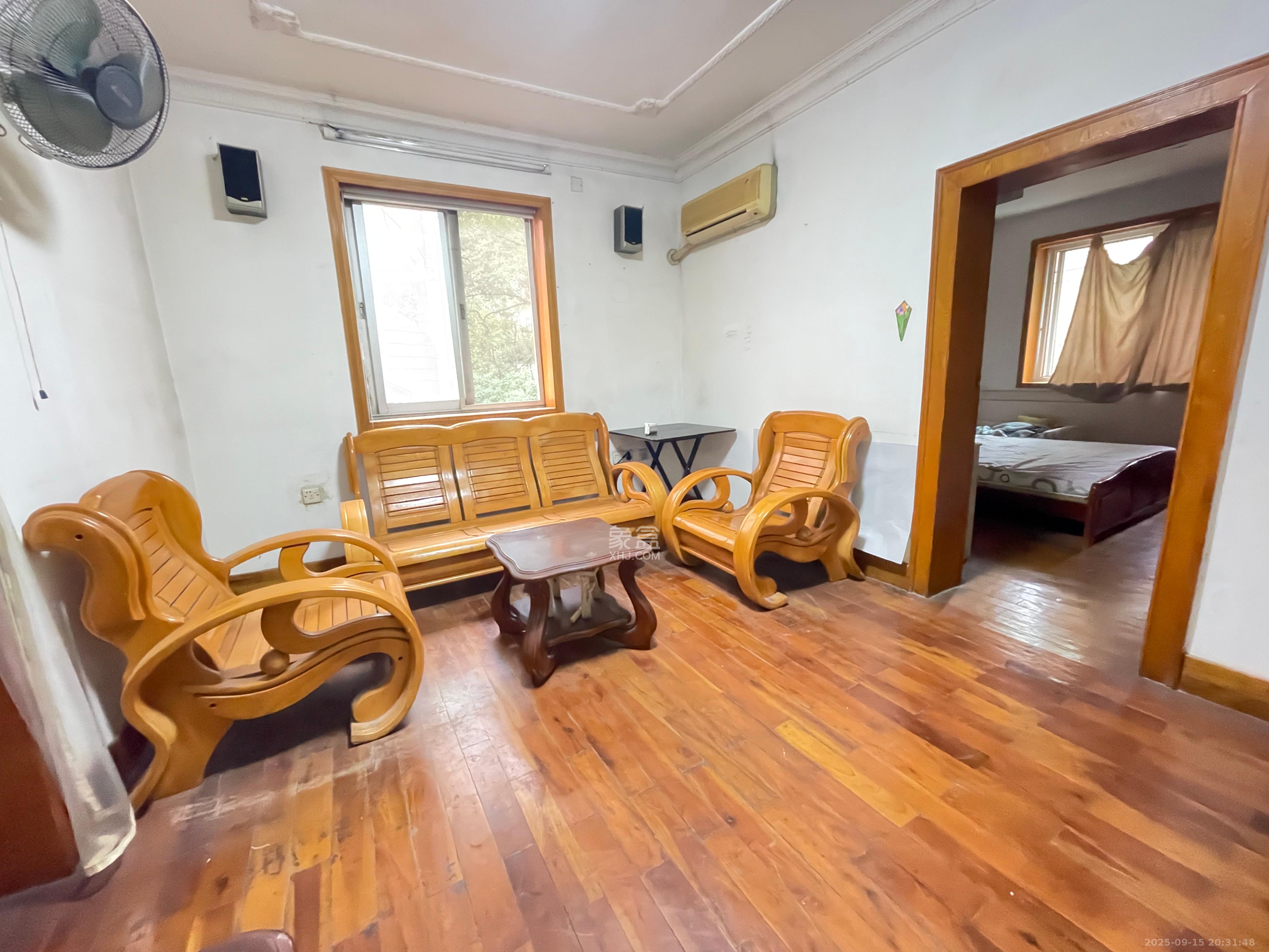 省肉食水产总公司宿舍 2室1厅1卫 1500.0元/月 省肉食水产总公司宿舍 2室1厅1卫 1500.0元/月室内图