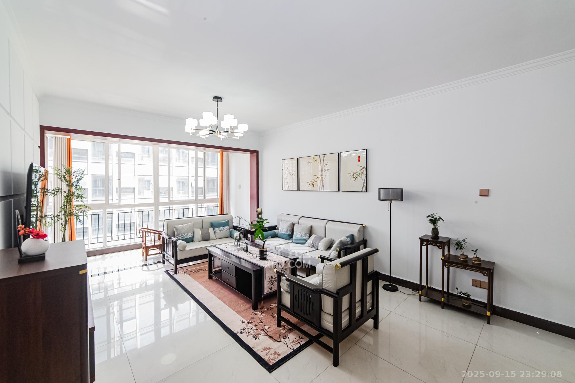 明珠苑  3室2厅2卫    89.8万客厅