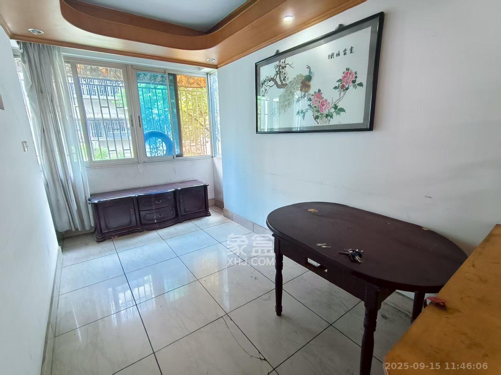 刑警之家  3室2厅2卫    2000.0元/月室内图