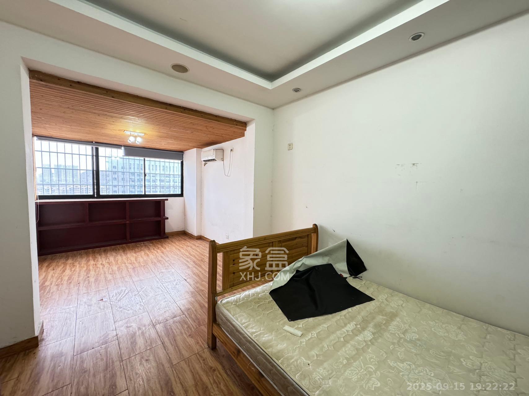 迎新佳苑  1室2厅2卫    3300.0元/月室内图