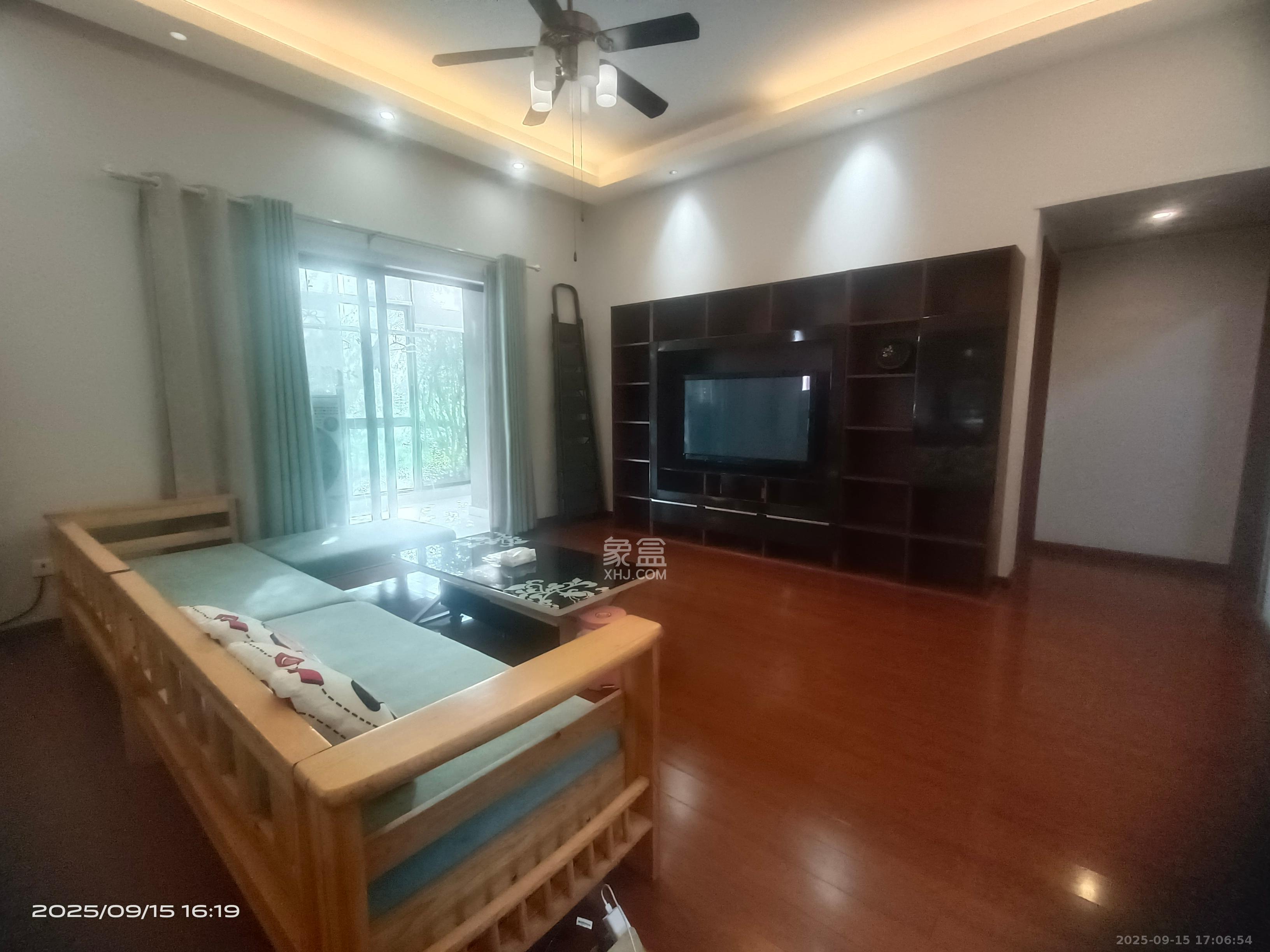 万科金域华府三四期  4室2厅2卫    2400.0元/月室内图