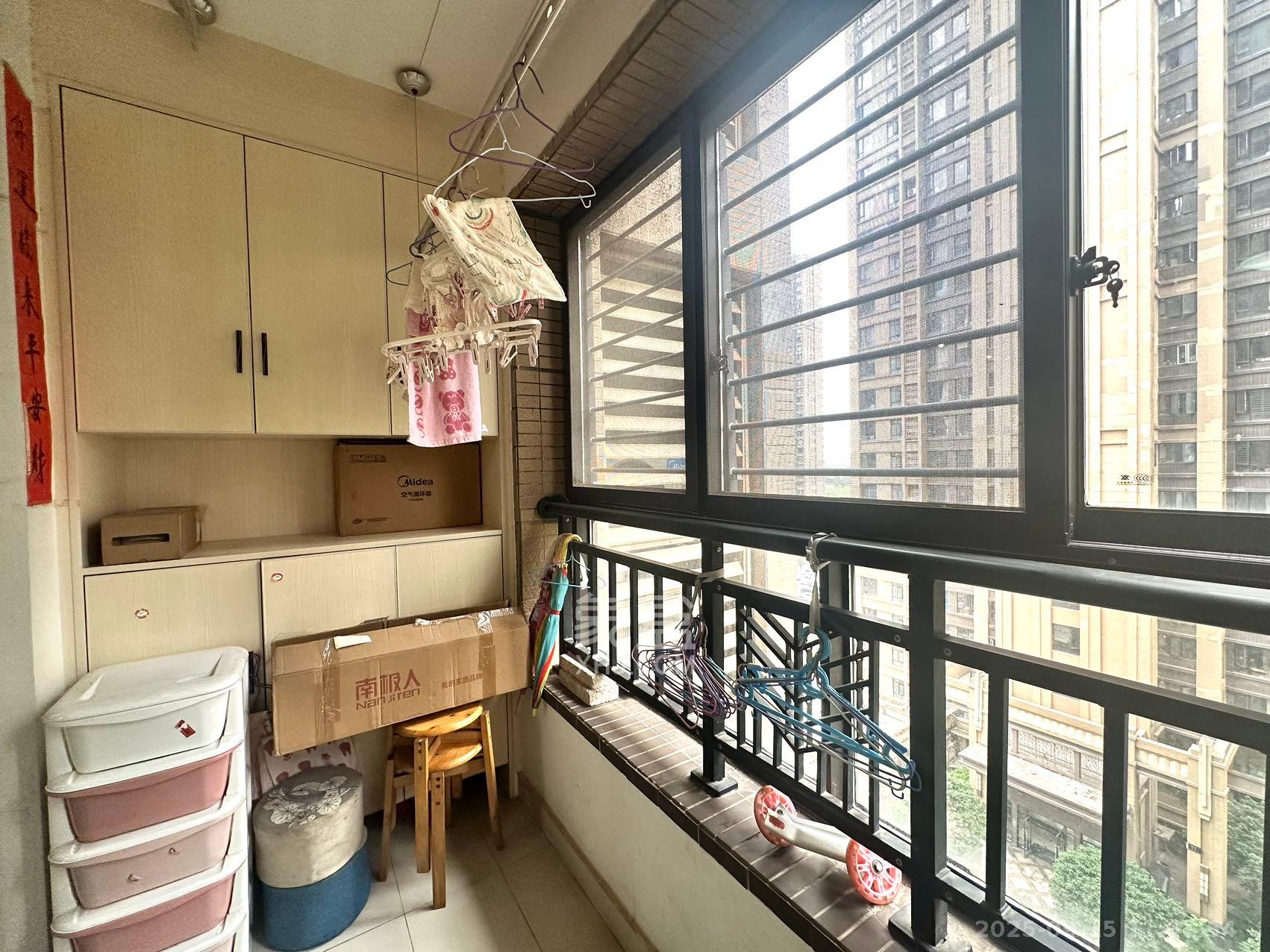 中海国际二期 3室2厅2卫 1900.0元/月 中海国际二期 3室2厅2卫 1900.0元/月室内图