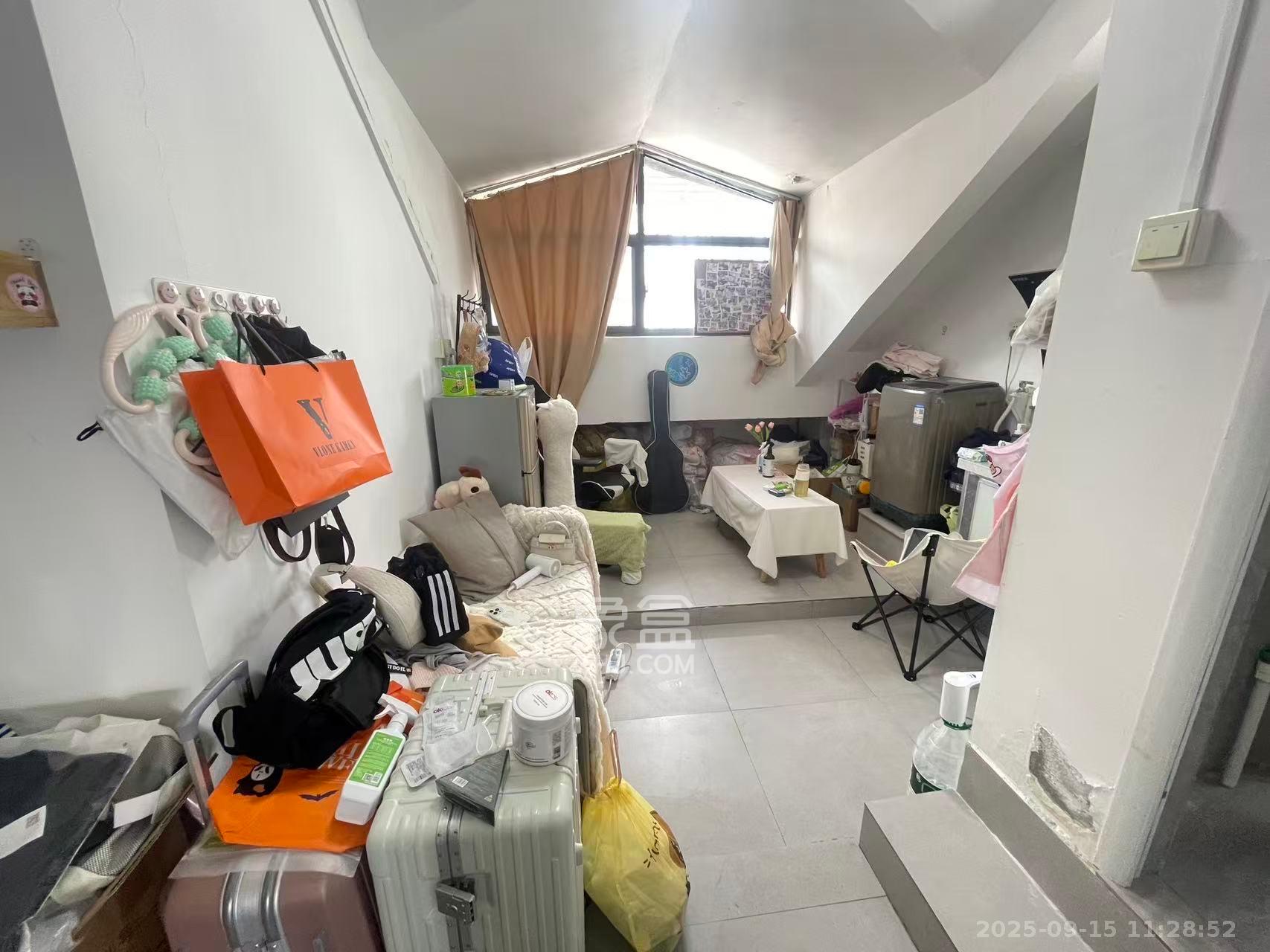 高桥粮油市场(高桥一号小区) 1室1厅1卫 1100.0元/月 高桥粮油市场(高桥一号小区) 1室1厅1卫 1100.0元/月室内图