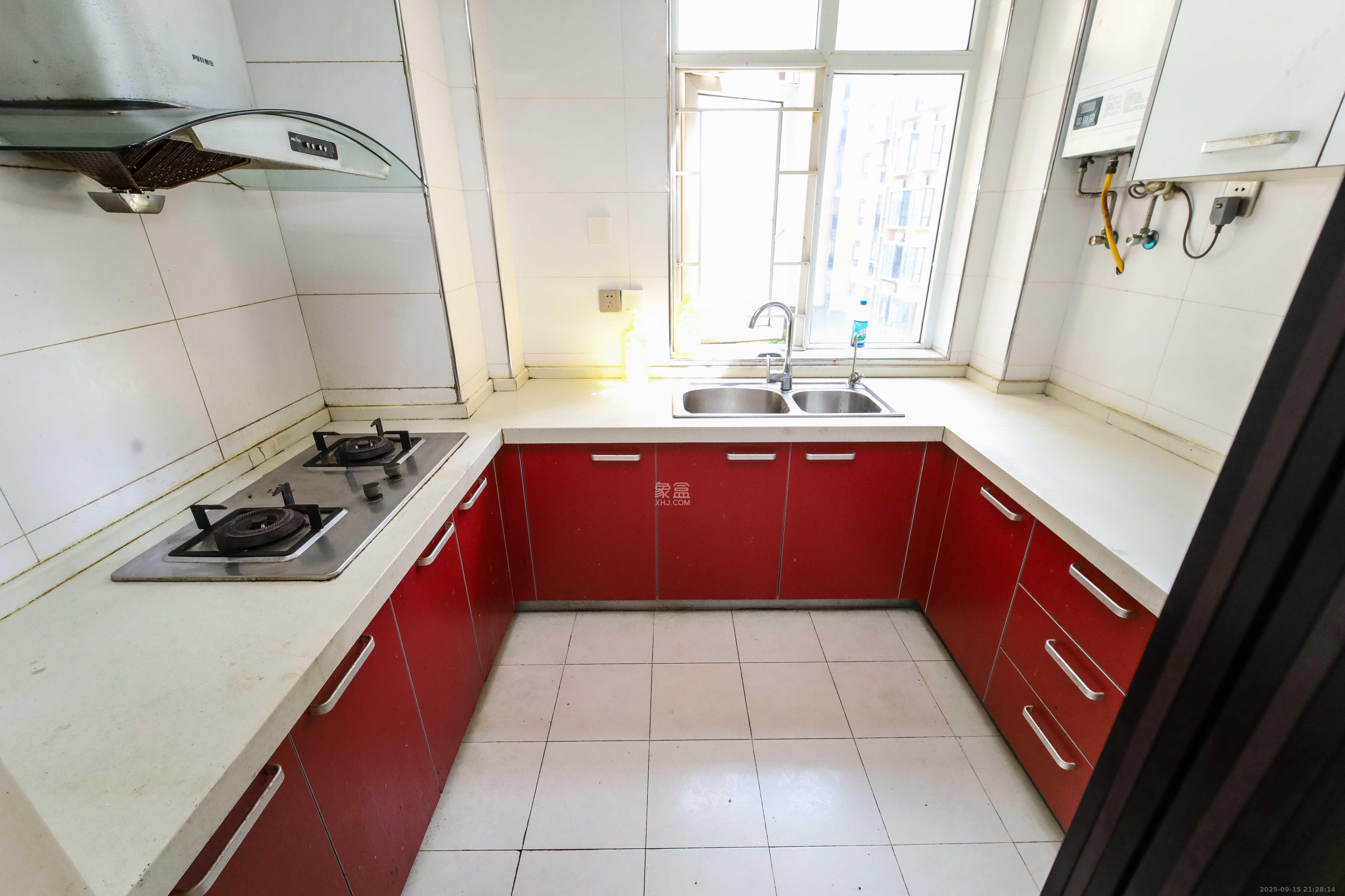 泊爱蓝湾  3室2厅2卫    130.0万厨房