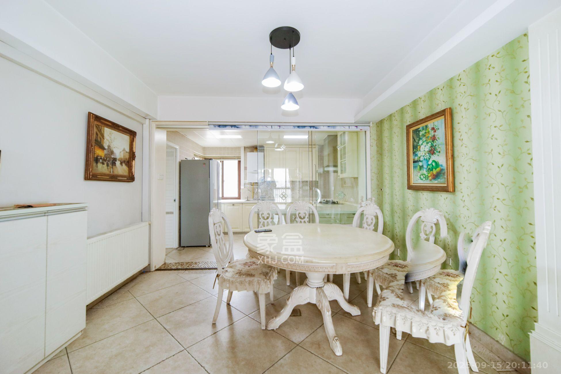 鑫天山水洲城 6室2厅3卫 5600.0元/月 鑫天山水洲城 6室2厅3卫 5600.0元/月室内图