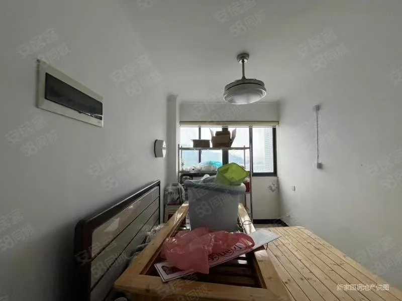 会龙山溪谷（住宅）  4室2厅2卫   73.80万室内图