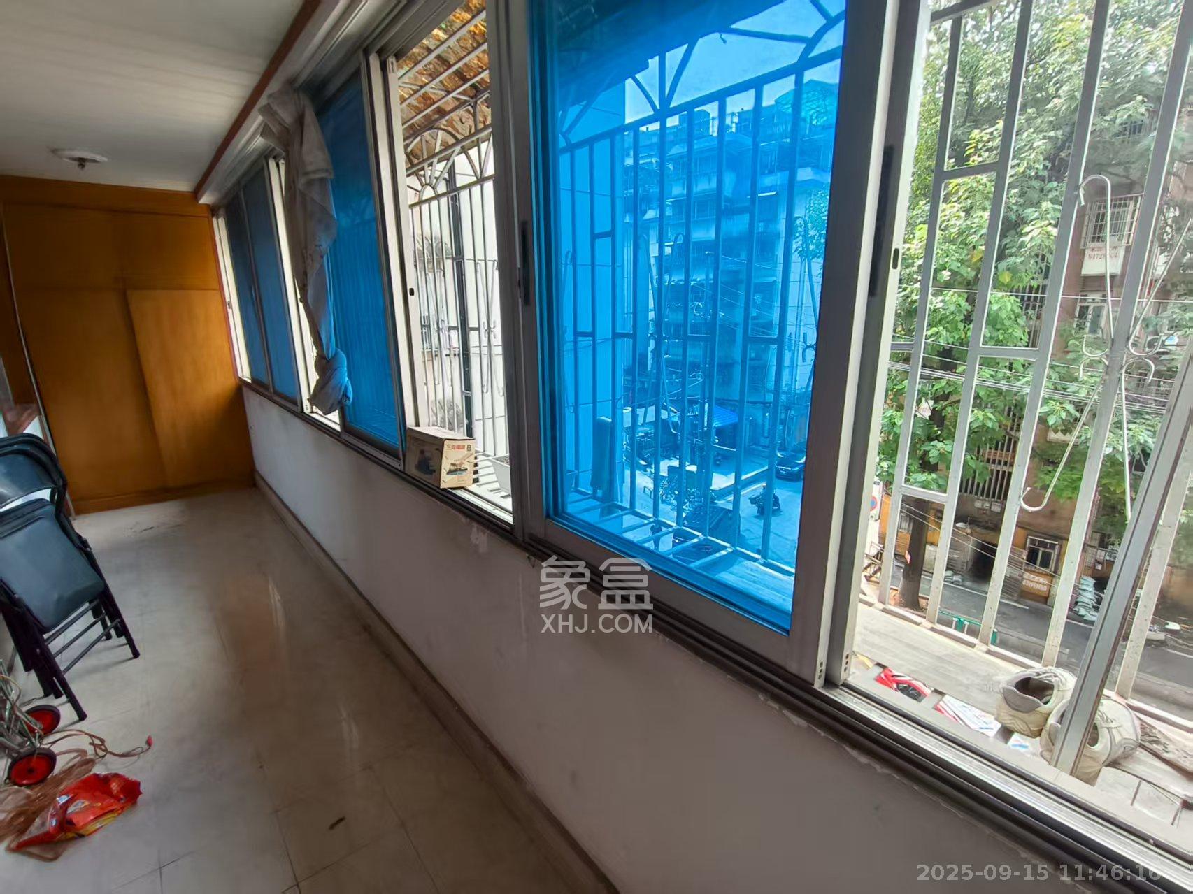 刑警之家  3室2厅2卫    2000.0元/月室内图