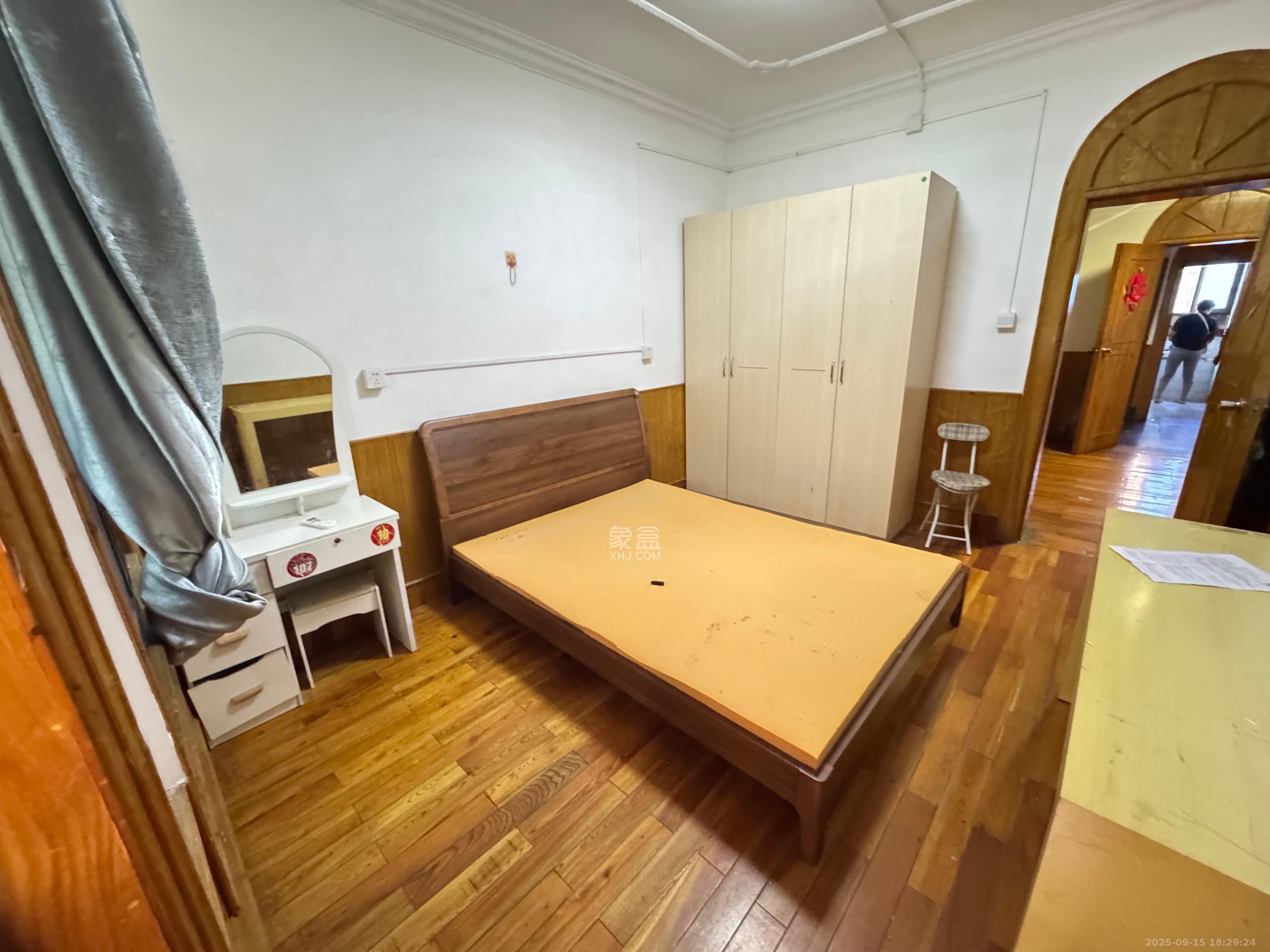 红旗区一片 2室1厅1卫 1700.0元/月 红旗区一片 2室1厅1卫 1700.0元/月室内图