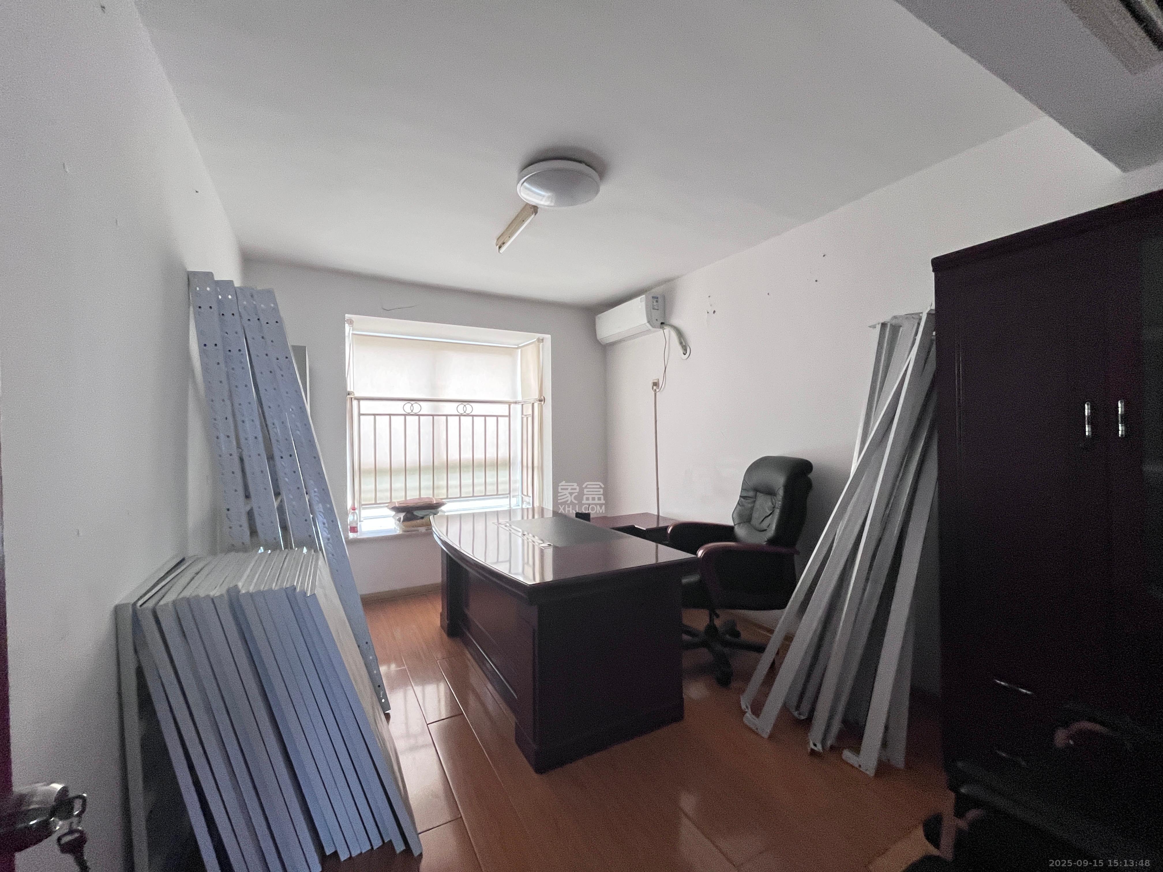 诺亚方舟大厦 4室2厅1卫 3800.0元/月 诺亚方舟大厦 4室2厅1卫 3800.0元/月室内图