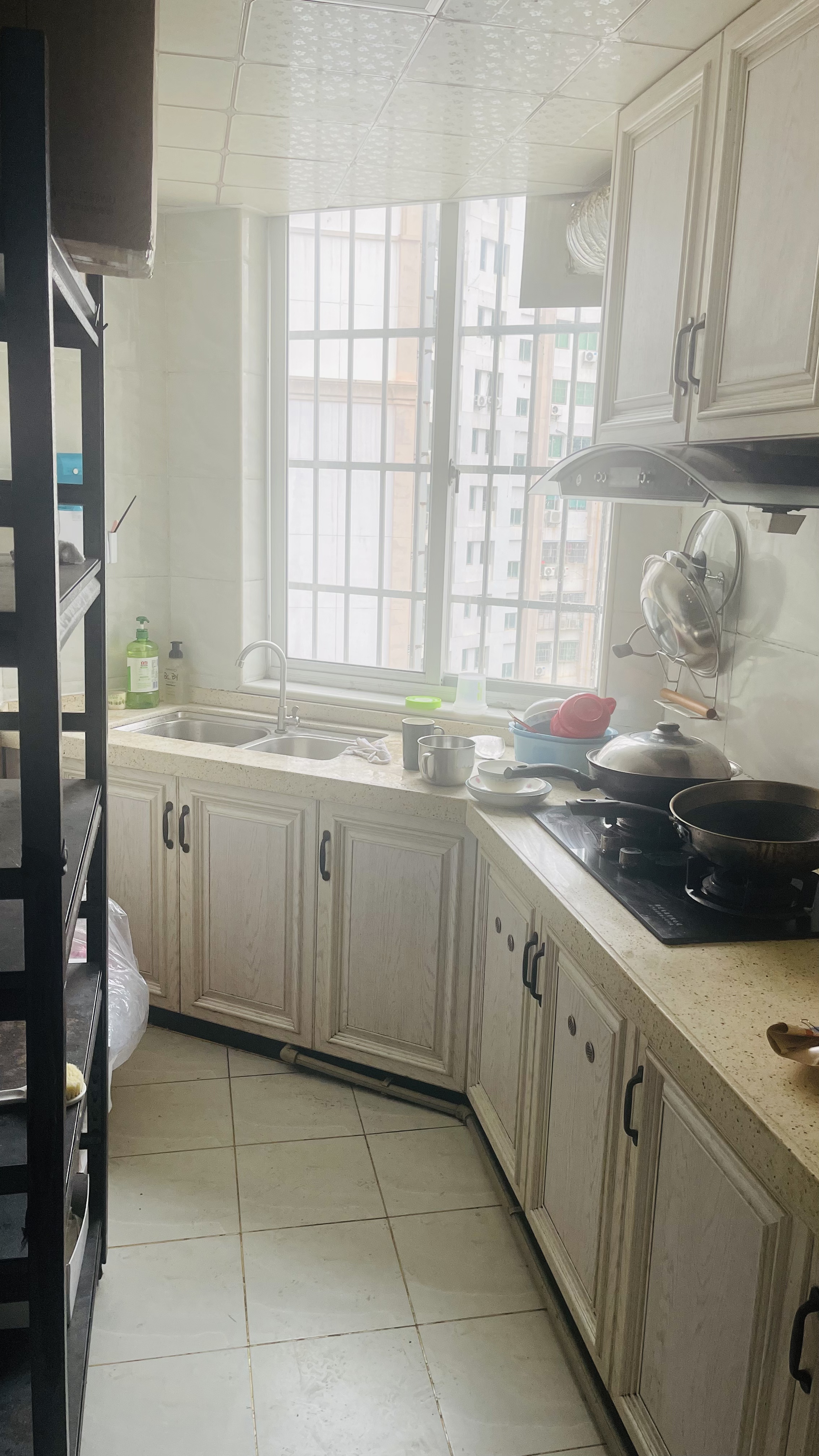 港苑小区 3室2厅1卫 2200.0元/月 港苑小区 3室2厅1卫 2200.0元/月室内图