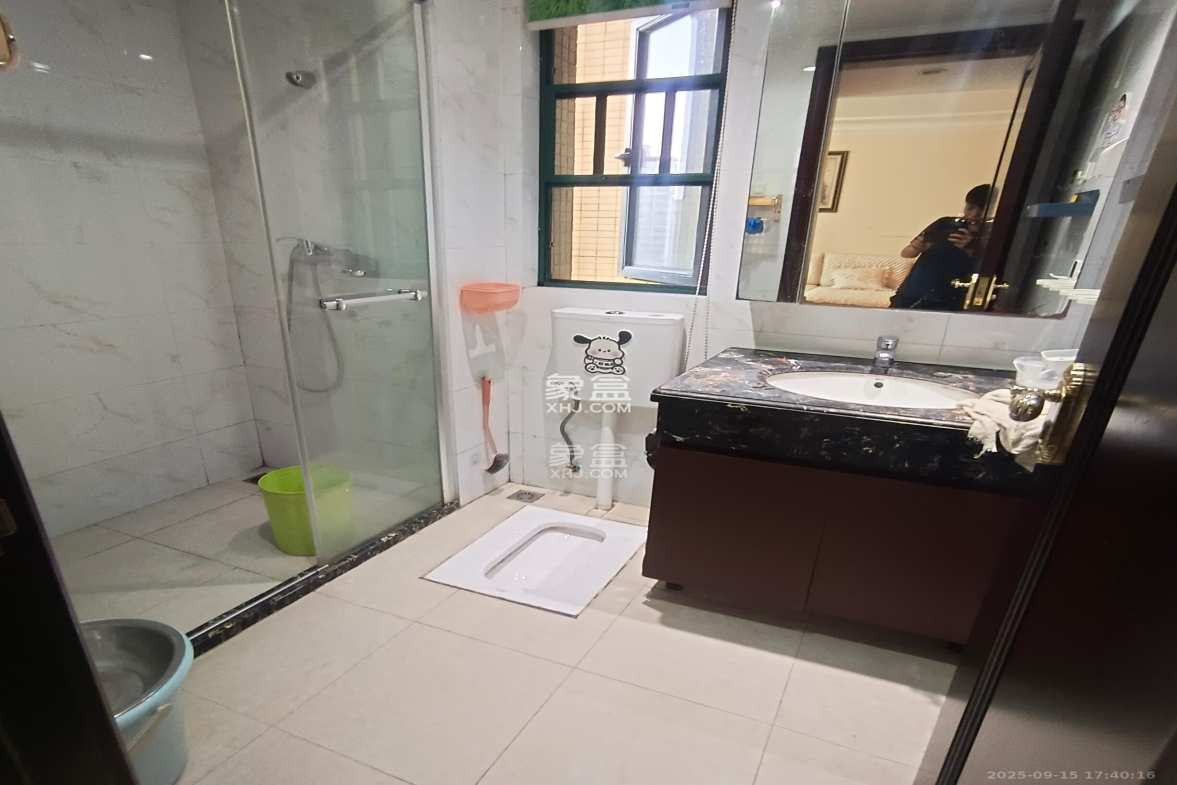 恒大雅苑 3室2厅2卫 2600.0元/月 恒大雅苑 3室2厅2卫 2600.0元/月室内图