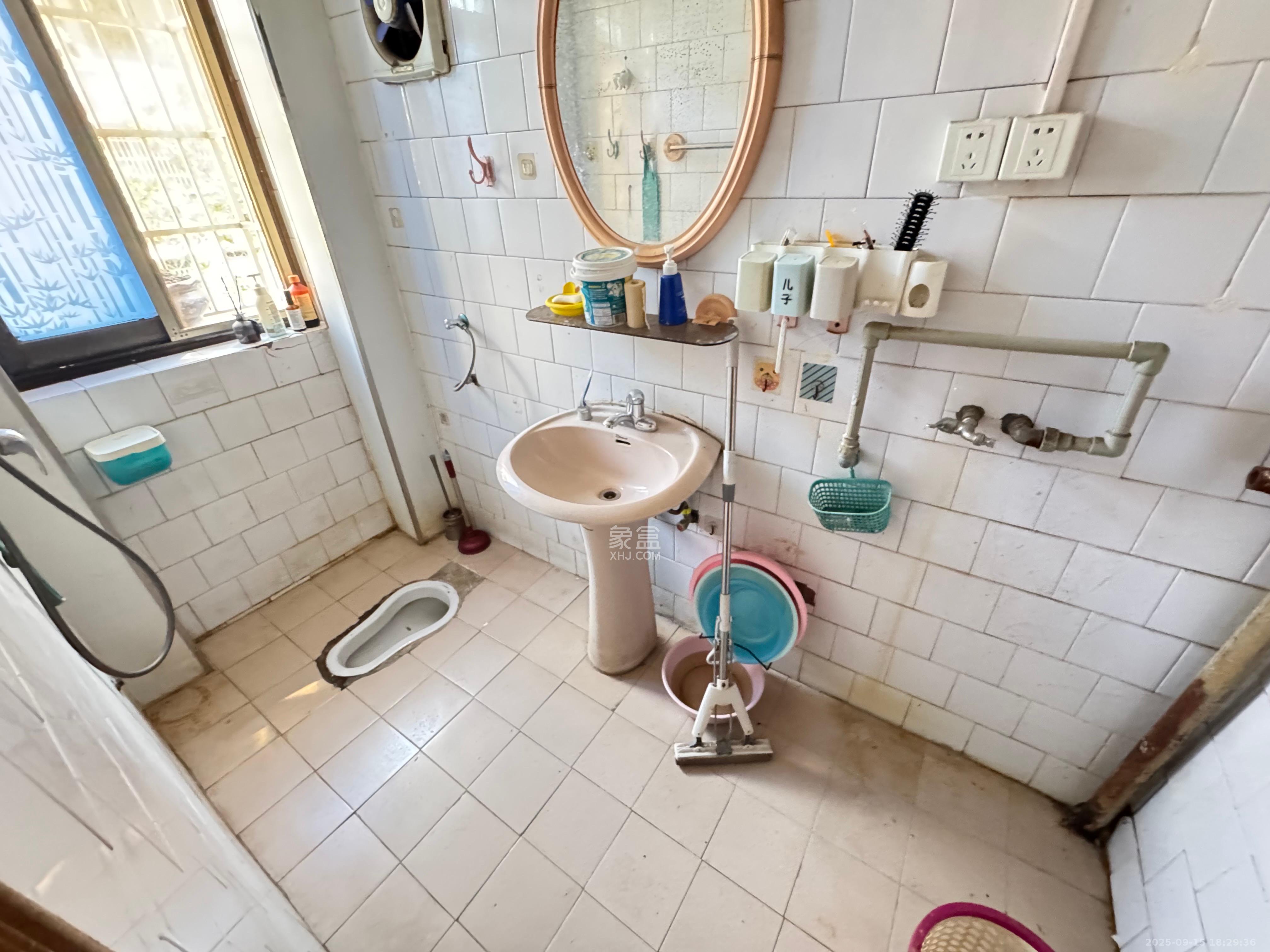 红旗区一片  2室1厅1卫    1700.0元/月室内图