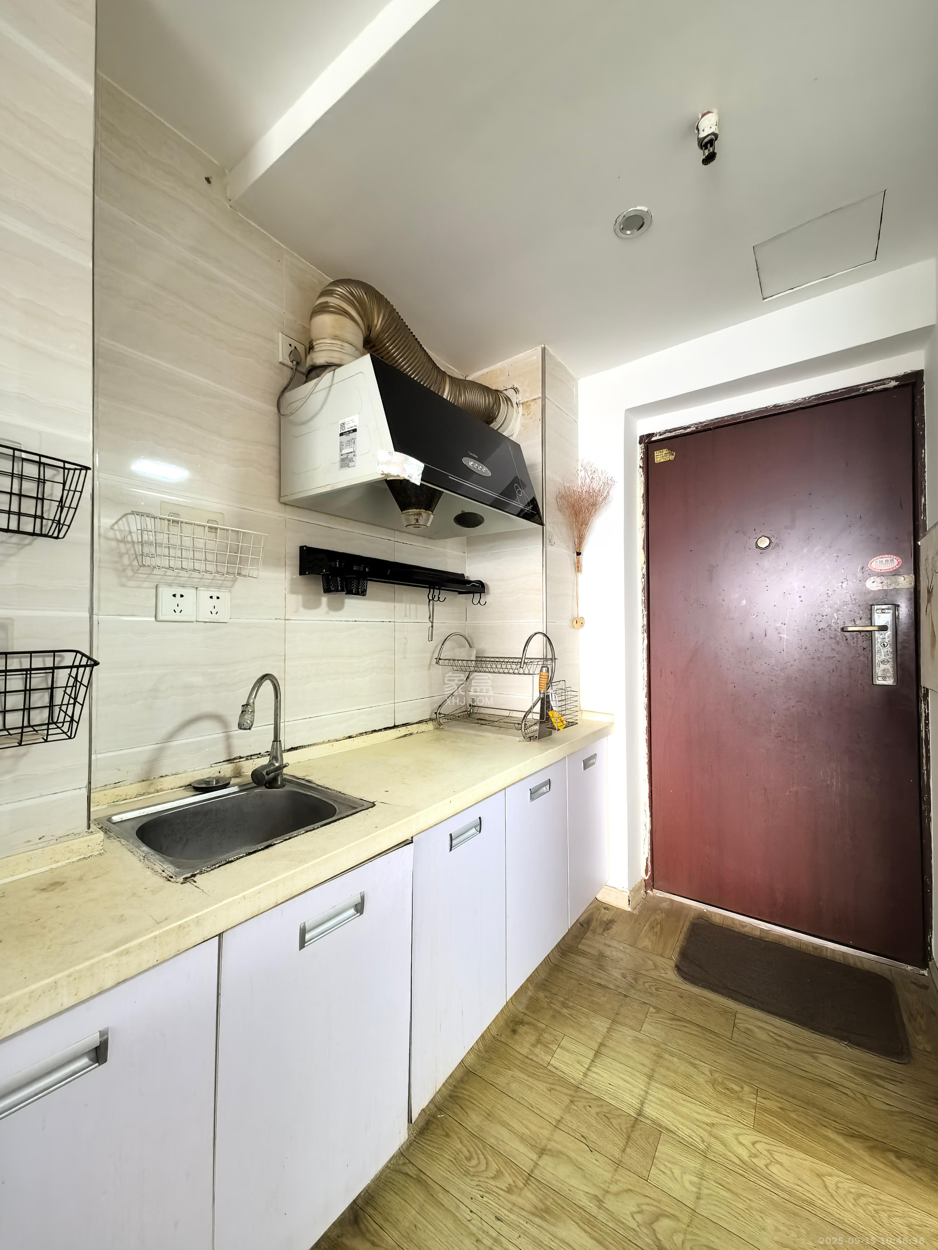 观园国际公寓  1室1厅1卫    1500.0元/月室内图