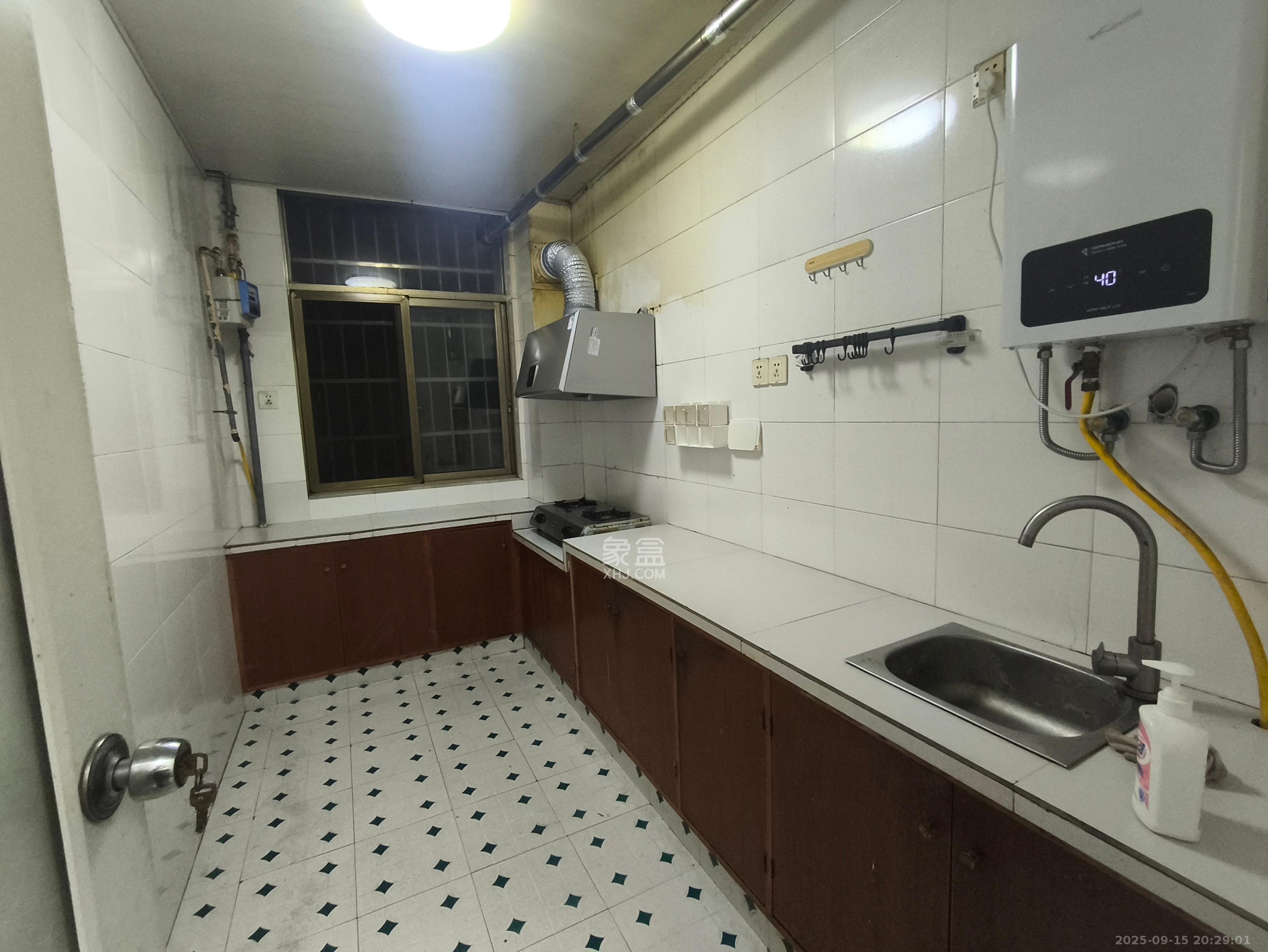 黄鹤小区2片 1室0厅0卫 1600.0元/月 黄鹤小区2片 1室0厅0卫 1600.0元/月室内图