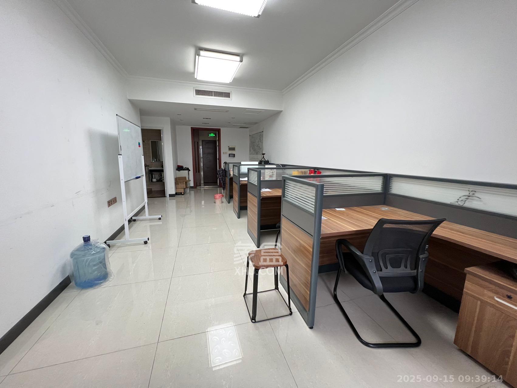 华晨国际公馆 2室2厅1卫 3500.0元/月 华晨国际公馆 2室2厅1卫 3500.0元/月室内图