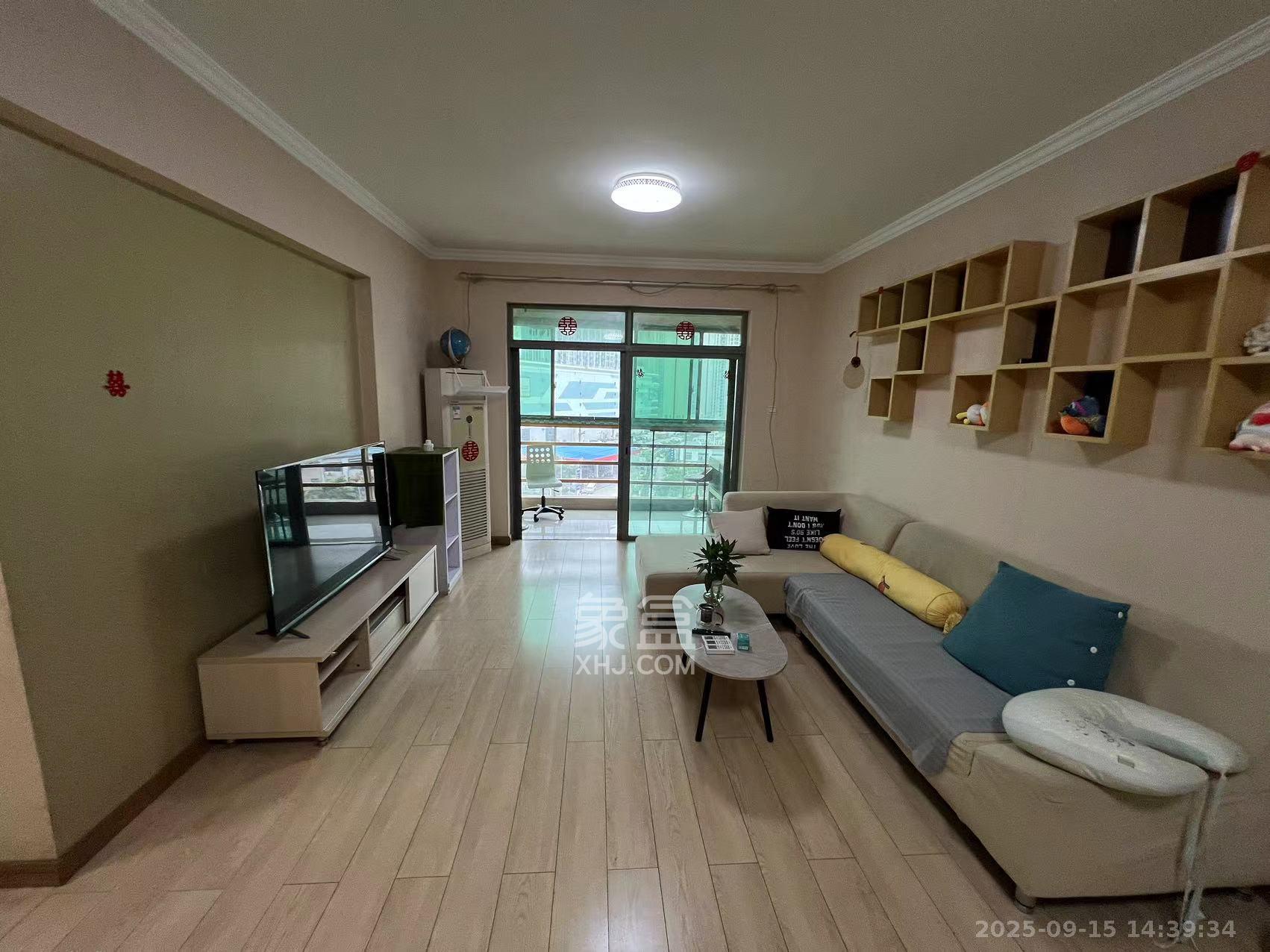 新城新世界一二三期  2室2厅1卫    2400.0元/月室内图