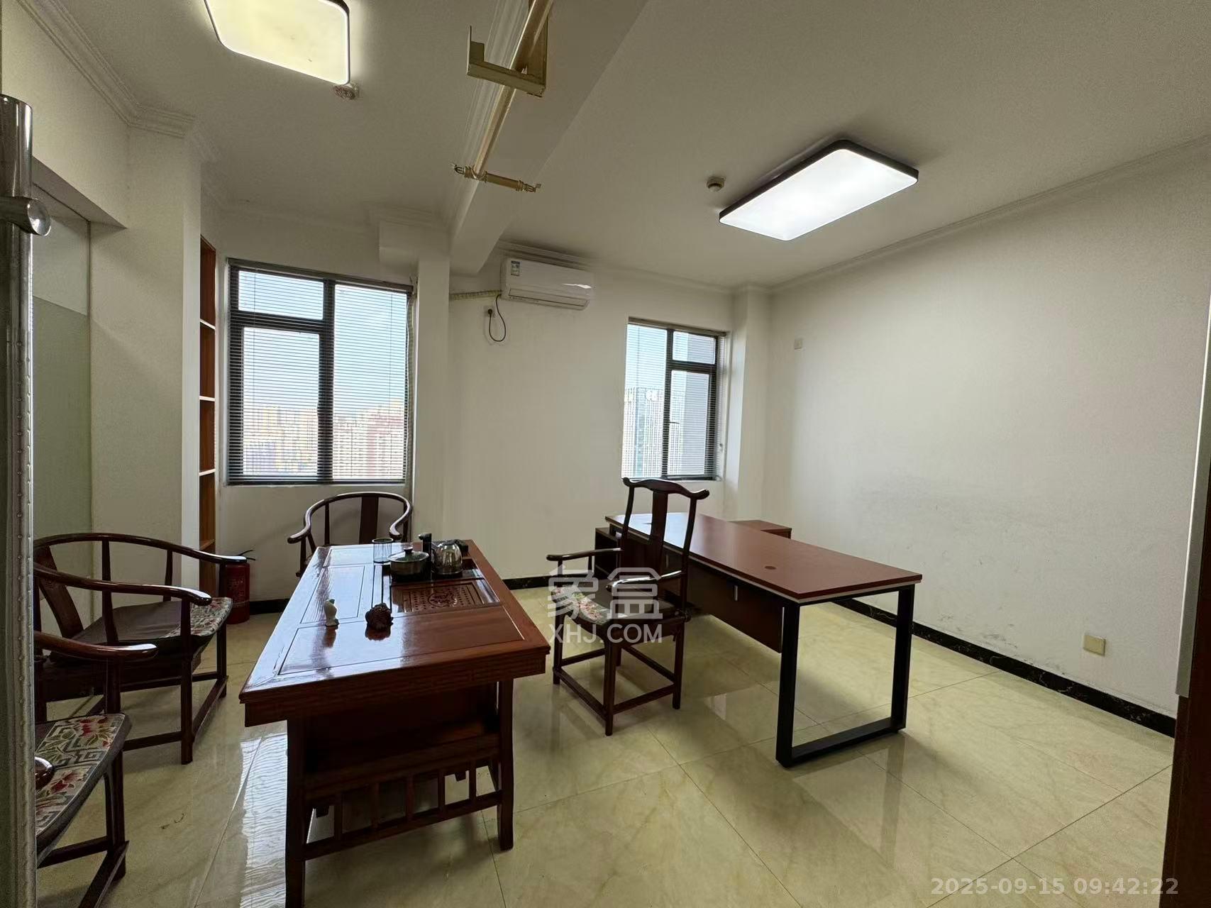 长房中庭国际(东郡华蓉广场) 2室1厅1卫 6300.0元/月 长房中庭国际(东郡华蓉广场) 2室1厅1卫 6300.0元/月室内图