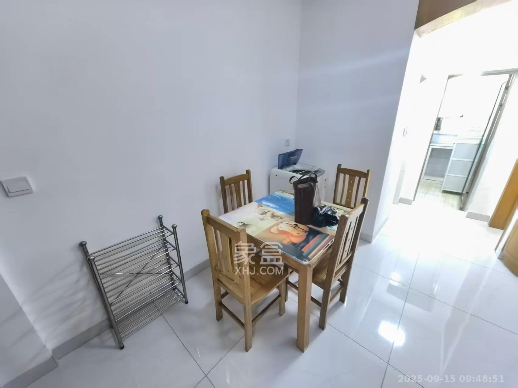 望月湖小区十片  3室2厅1卫    2100.0元/月室内图