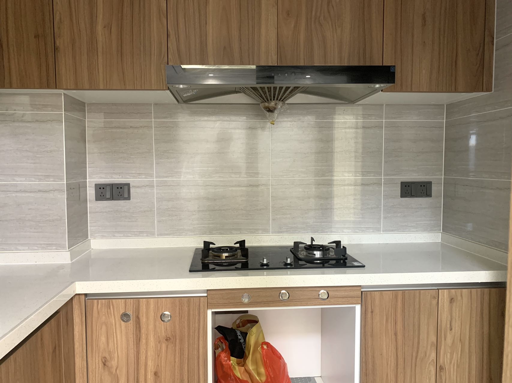 海航豪庭南苑 3室2厅1卫 275.0万 海航豪庭南苑 3室2厅1卫 275.0万客厅