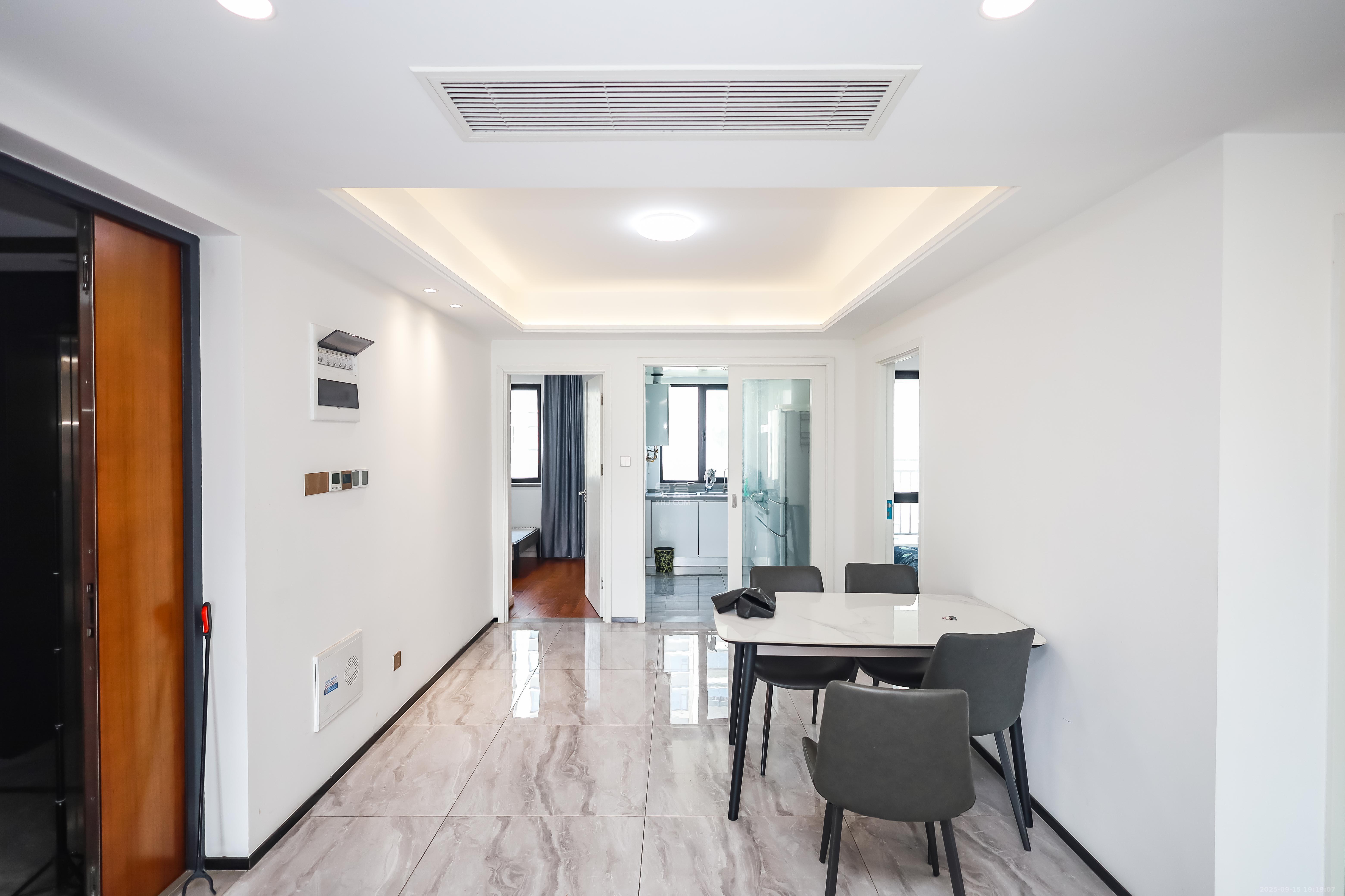 金基芳华 4室2厅2卫 145.0万 金基芳华 4室2厅2卫 145.0万客厅