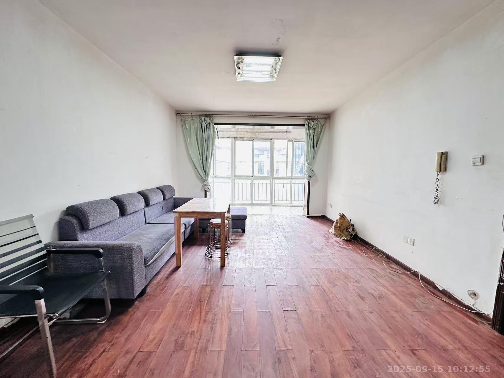 华新花苑 3室2厅1卫 1900.0元/月 华新花苑 3室2厅1卫 1900.0元/月室内图